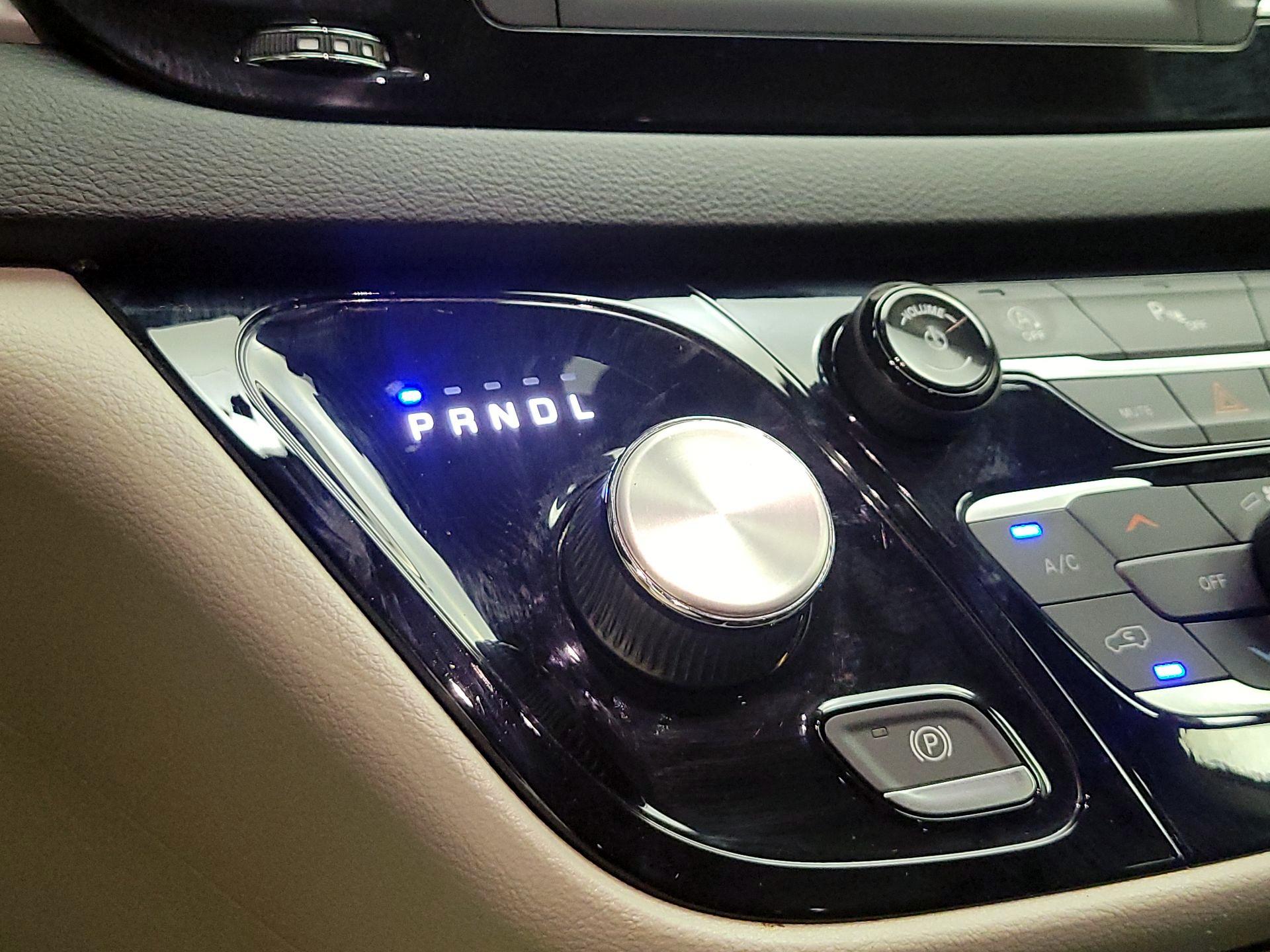 Thumbnail: 2020 Chrysler Pacifica - 17