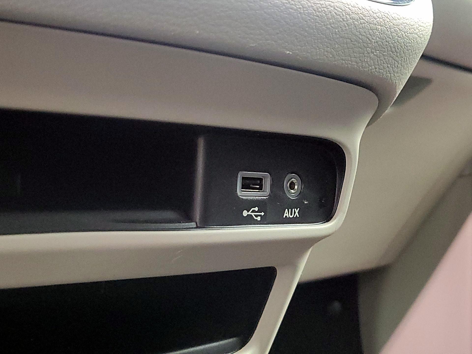 Thumbnail: 2020 Chrysler Pacifica - 18