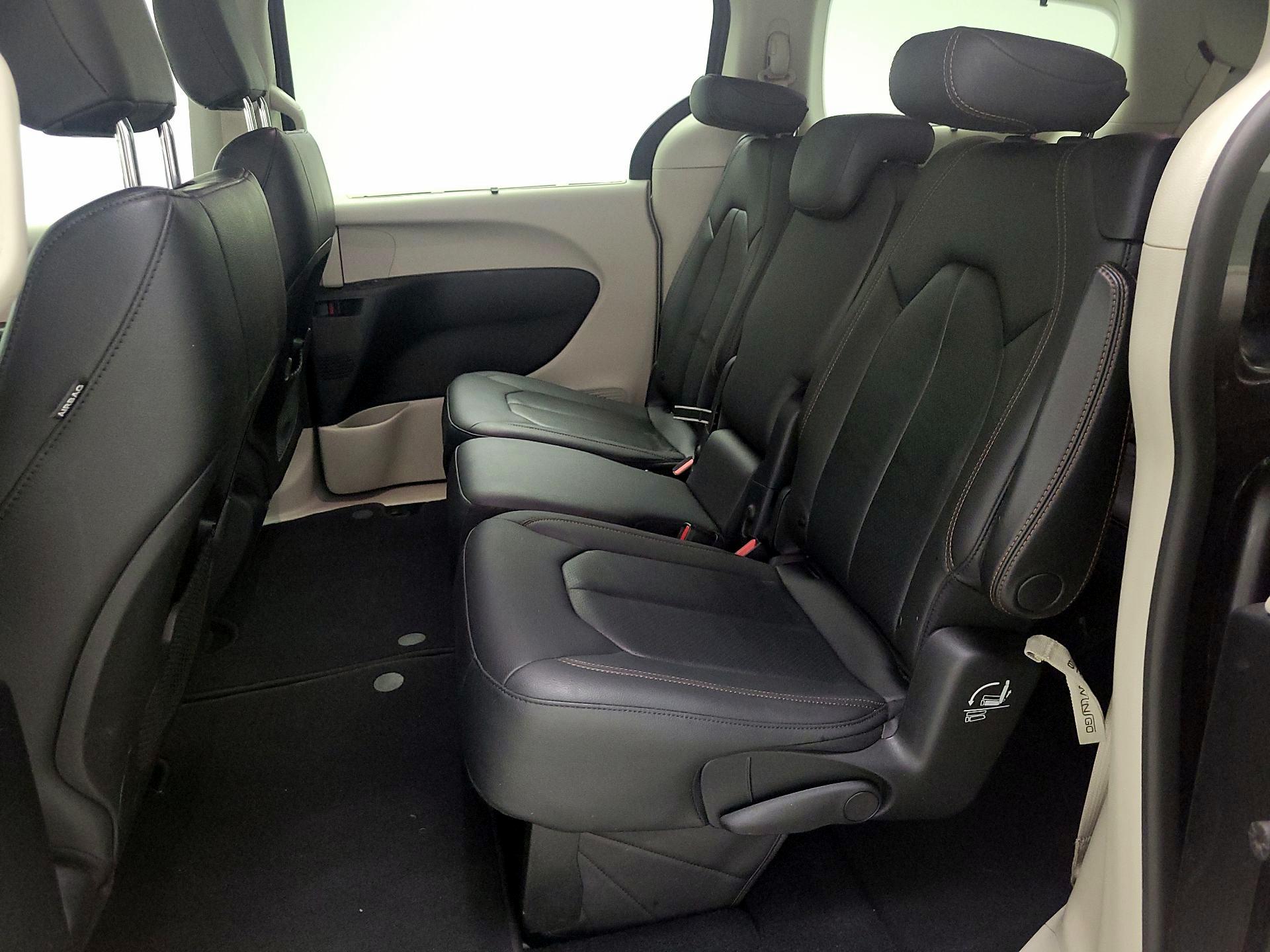 Thumbnail: 2020 Chrysler Pacifica - 19