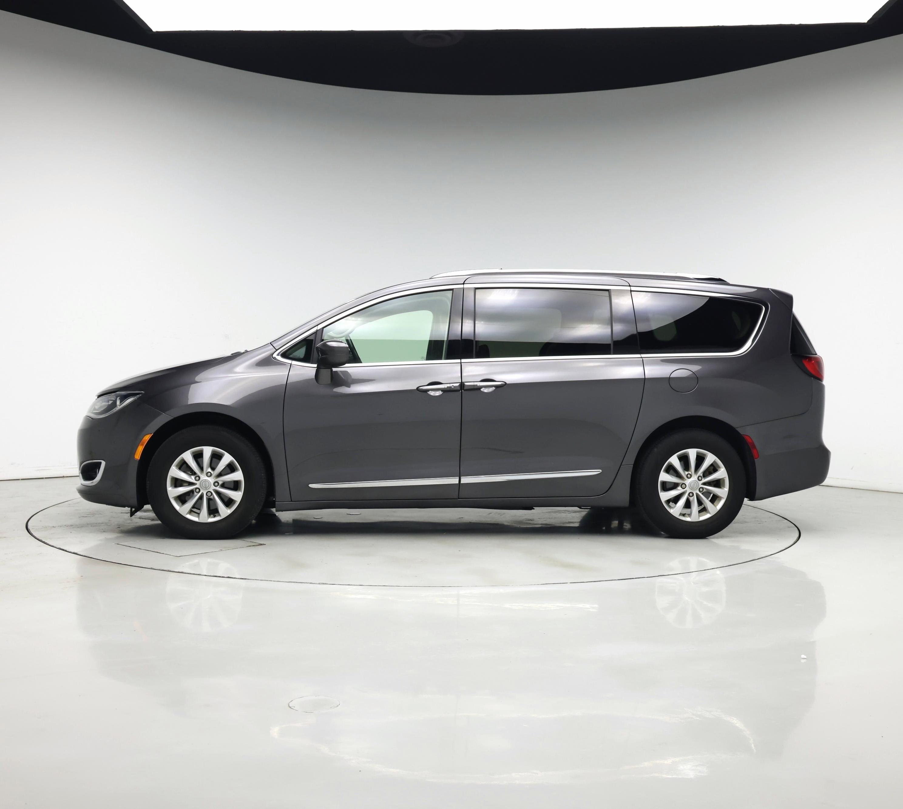 Thumbnail: 2020 Chrysler Pacifica - 3