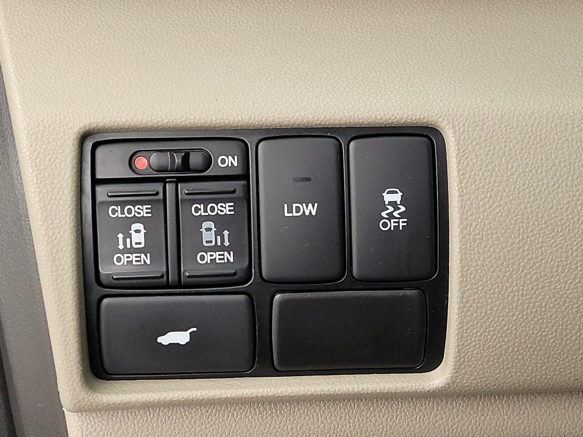 Thumbnail: 2016 Honda Odyssey - 13