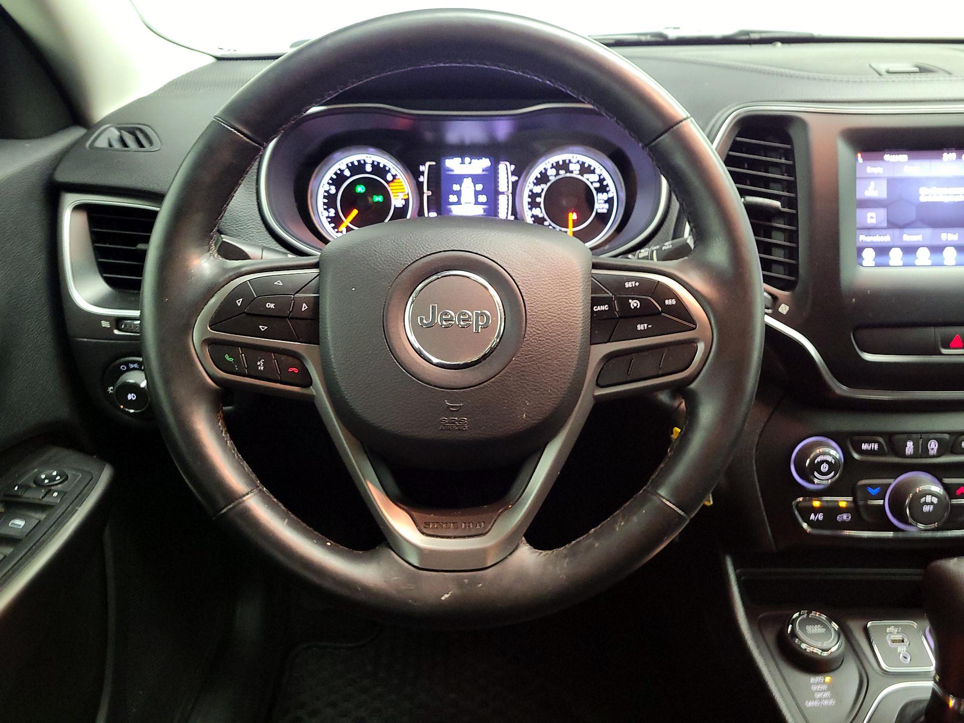 Thumbnail: 2019 Jeep Cherokee - 10