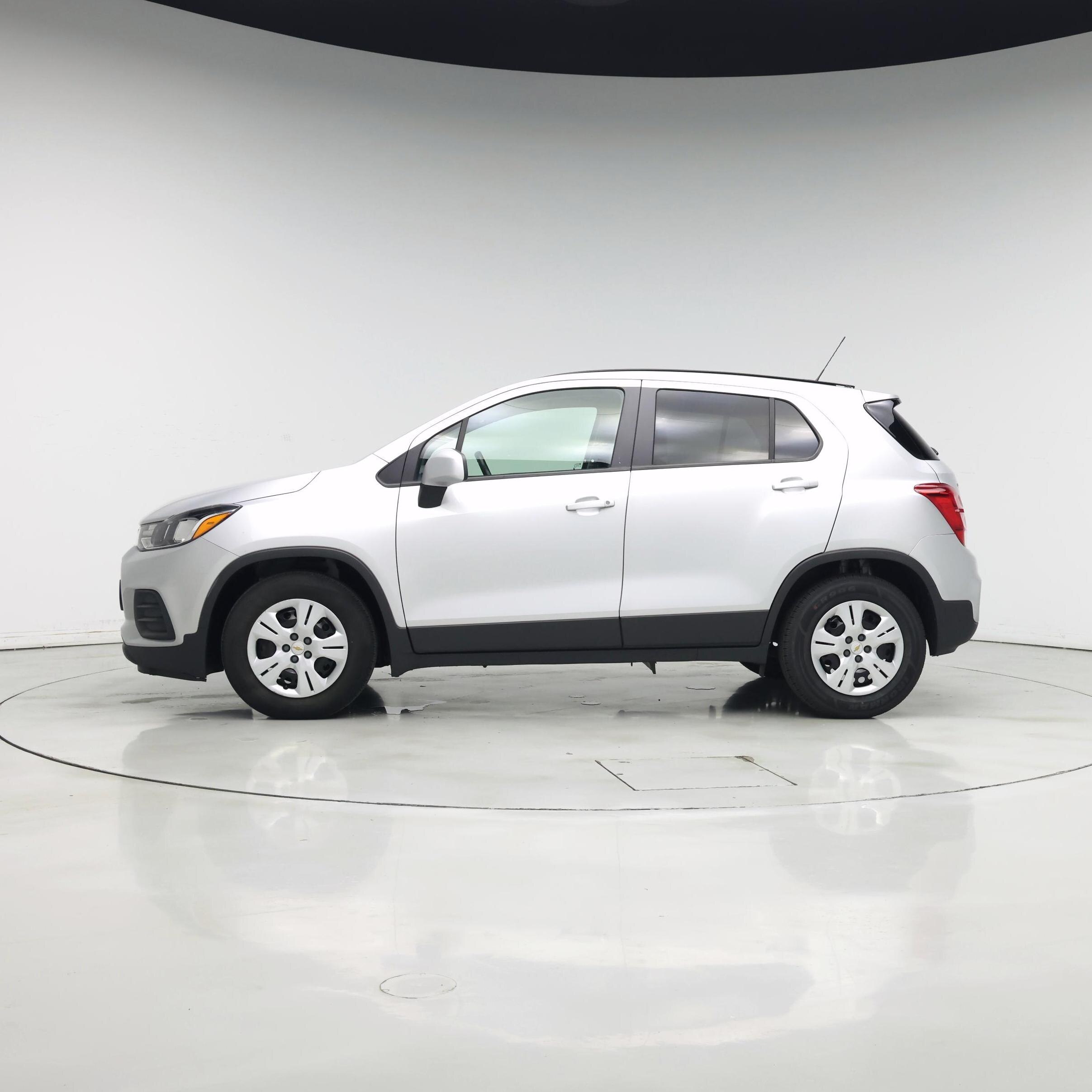 Thumbnail: 2019 Chevrolet Trax - 3