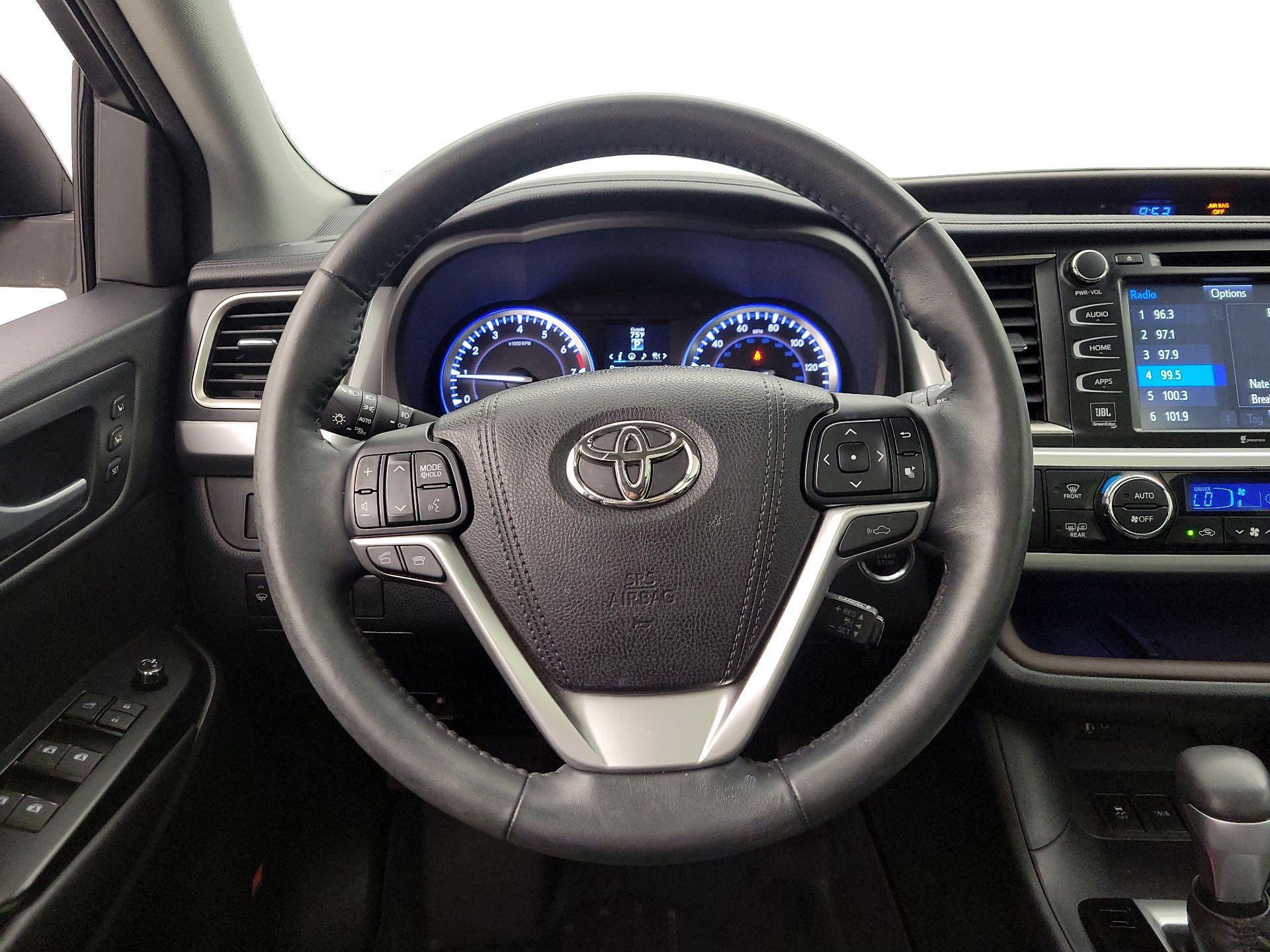 Thumbnail: 2016 Toyota Highlander - 10