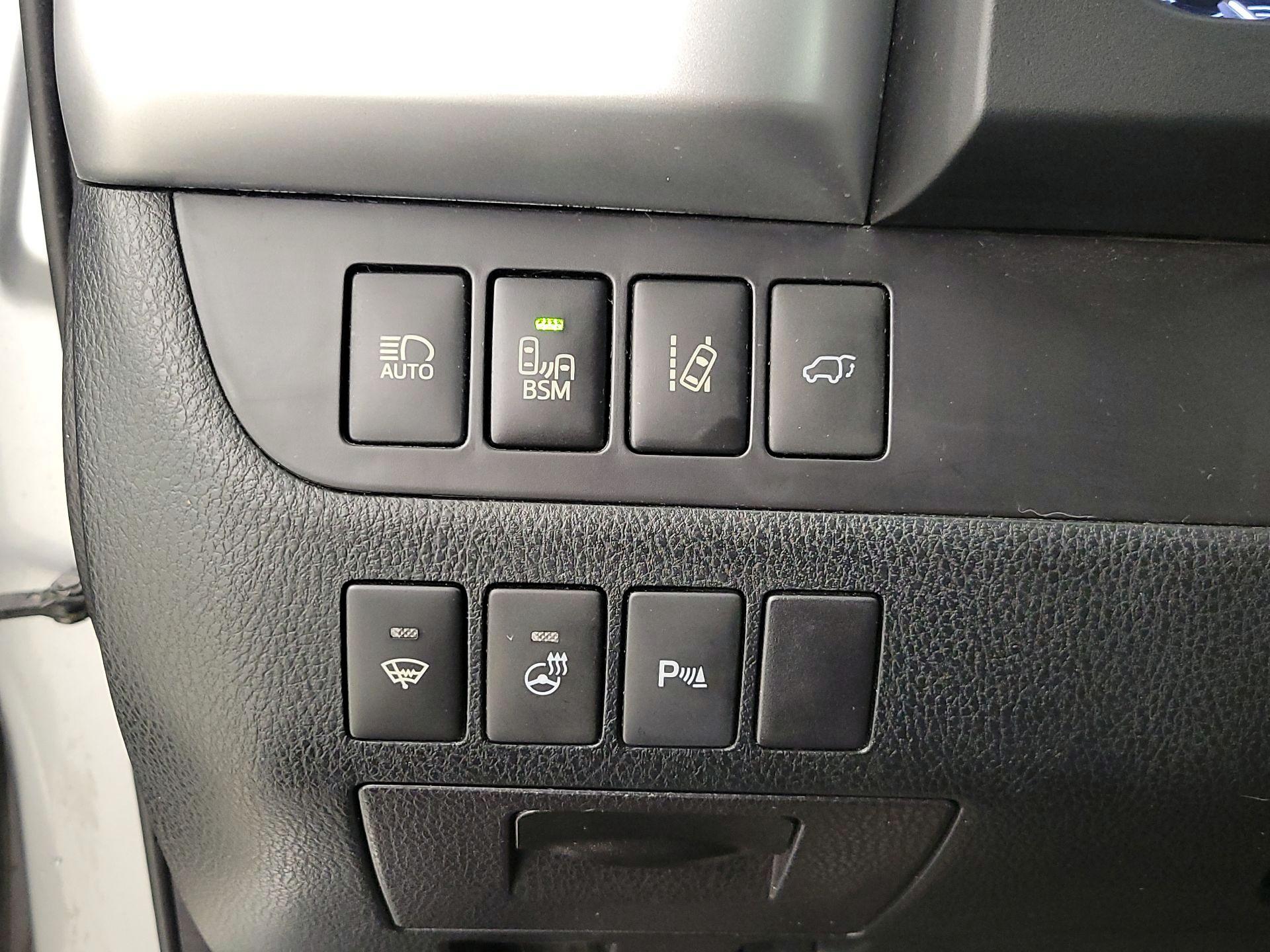 Thumbnail: 2016 Toyota Highlander - 13