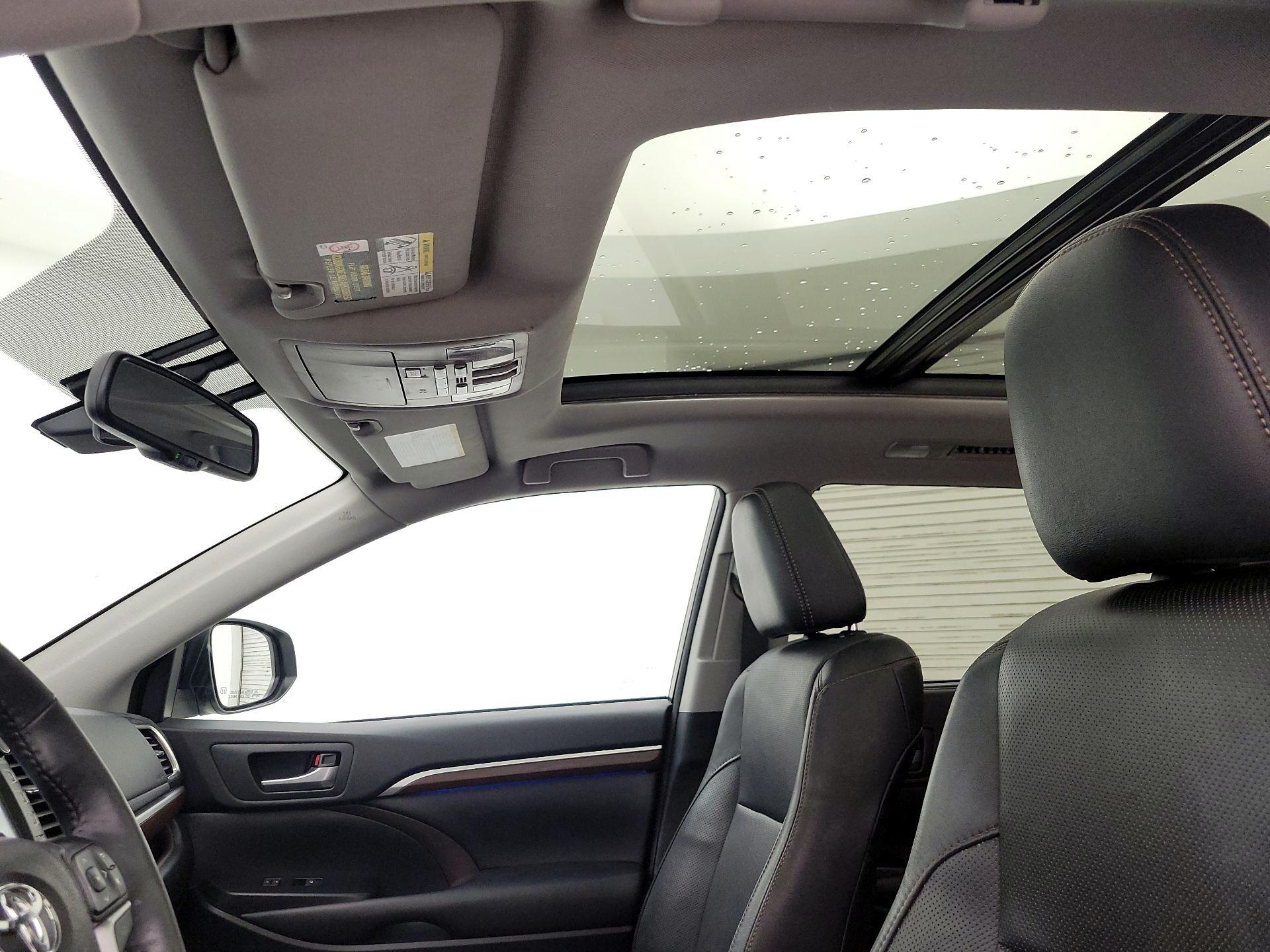 Thumbnail: 2016 Toyota Highlander - 19