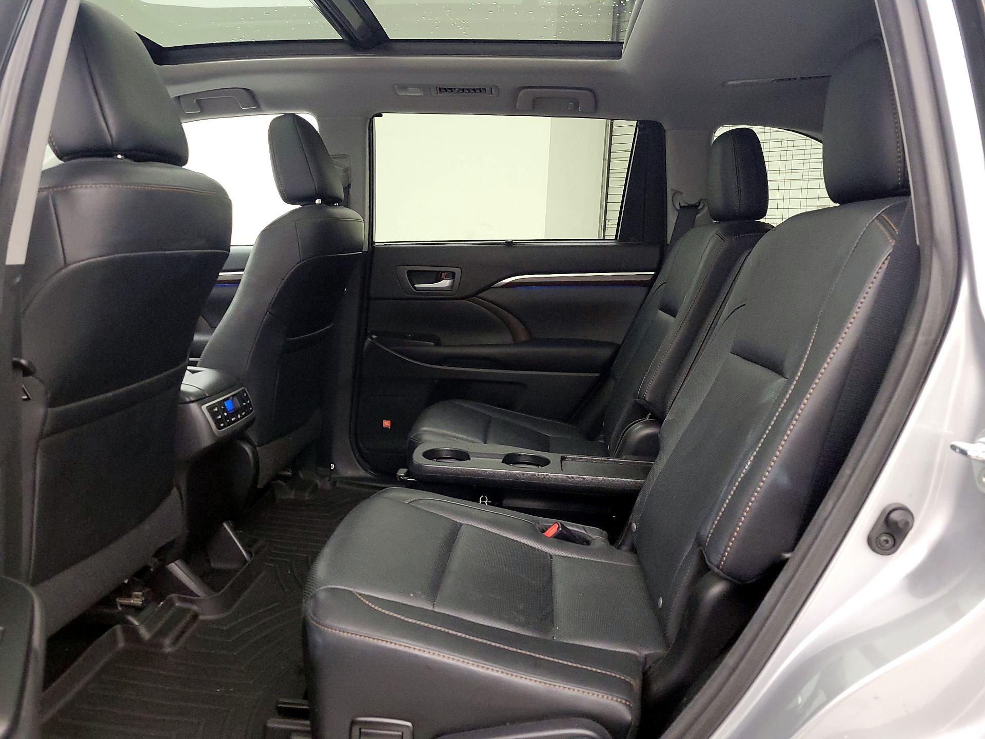 Thumbnail: 2016 Toyota Highlander - 20