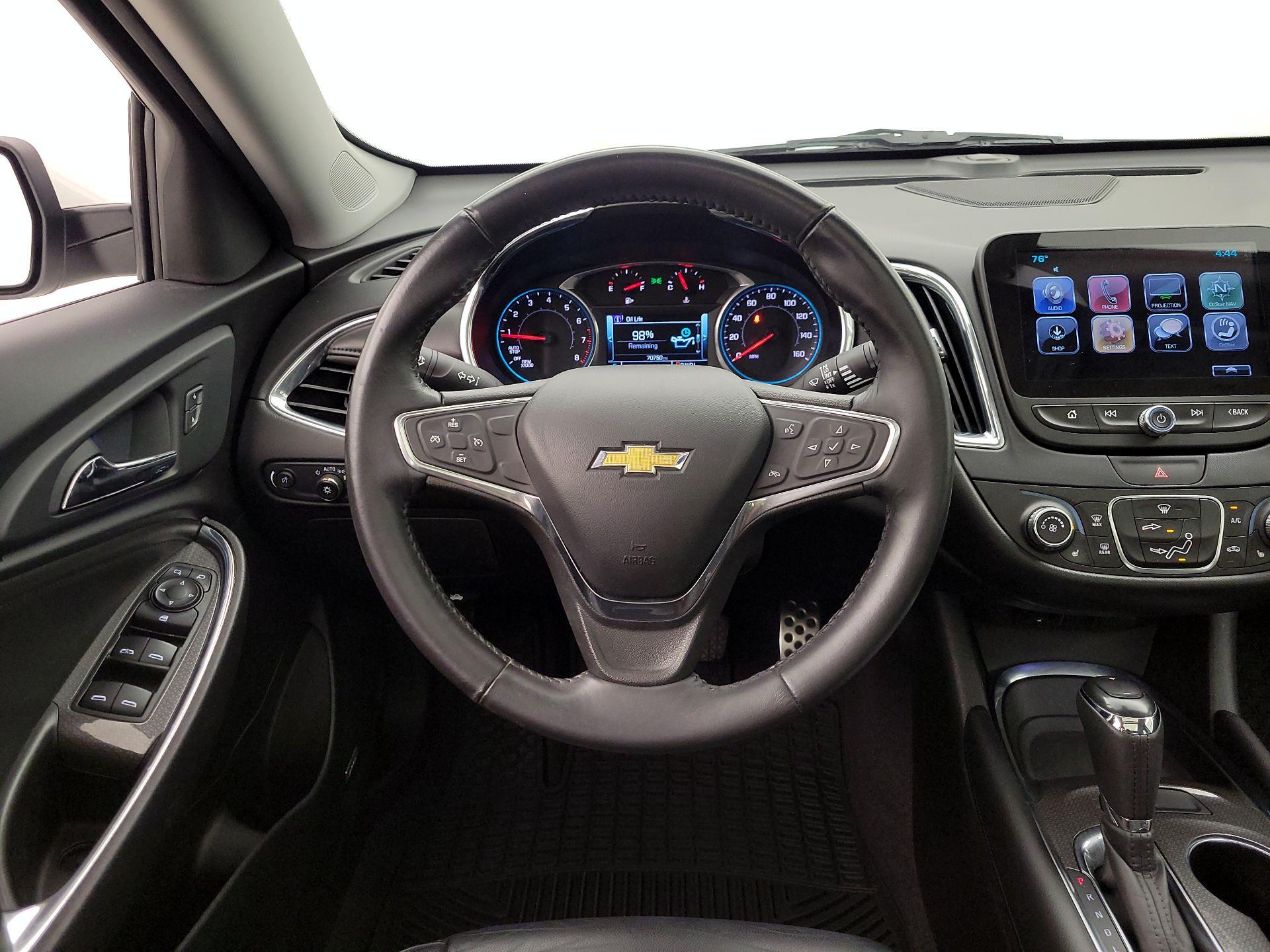 Thumbnail: 2017 Chevrolet Malibu - 10