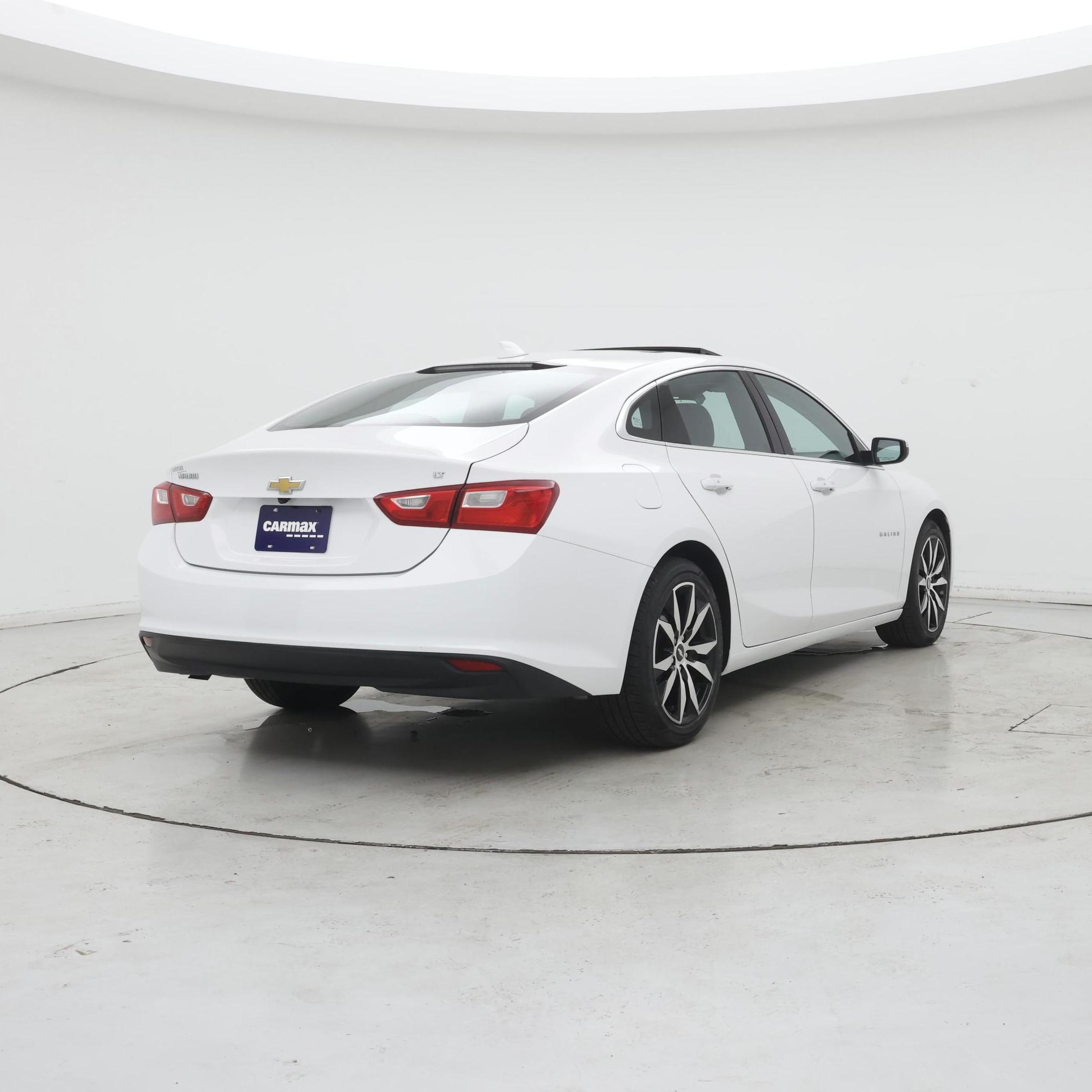 Thumbnail: 2017 Chevrolet Malibu - 8