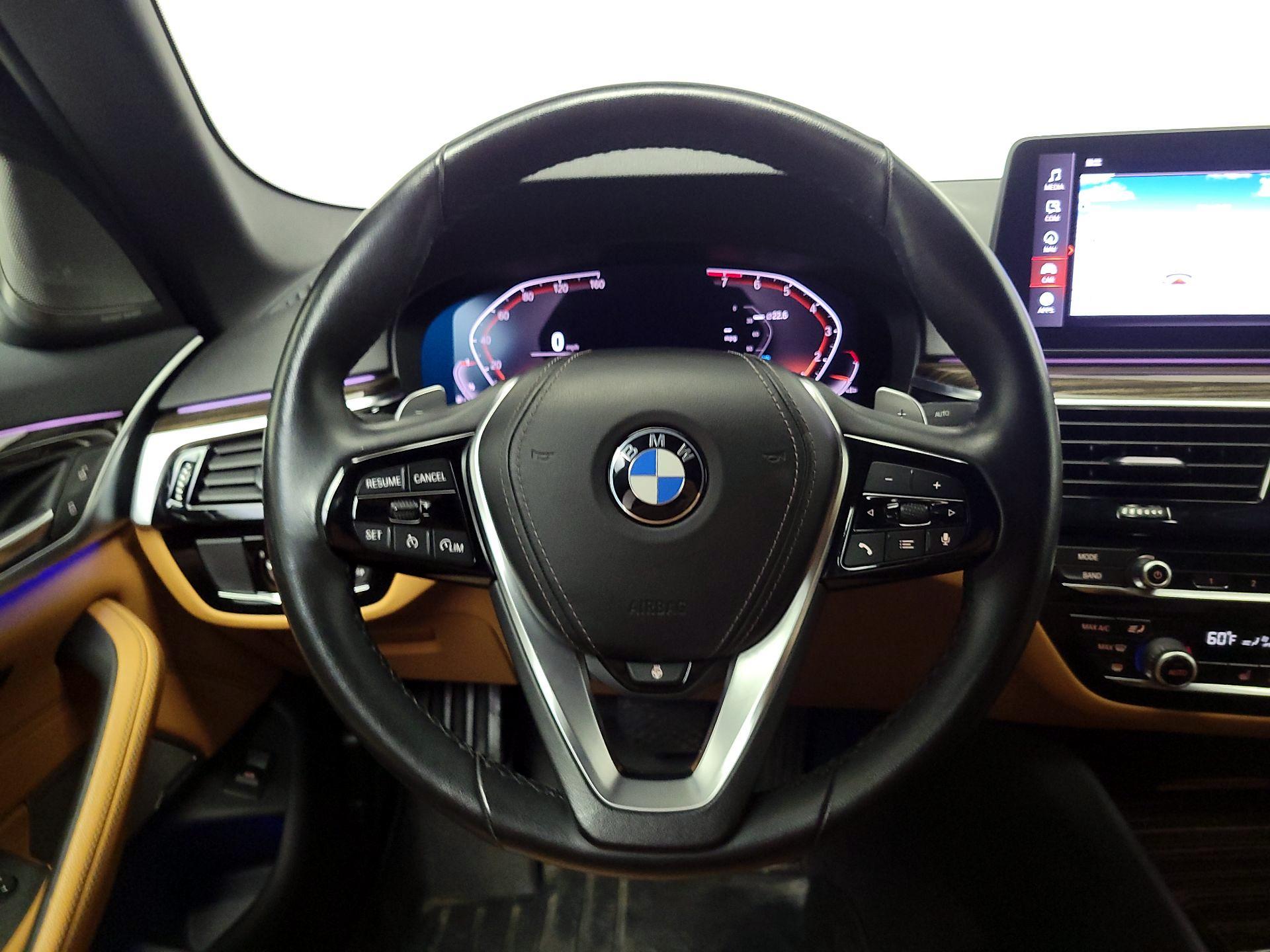 Thumbnail: 2021 BMW 5 Series - 10