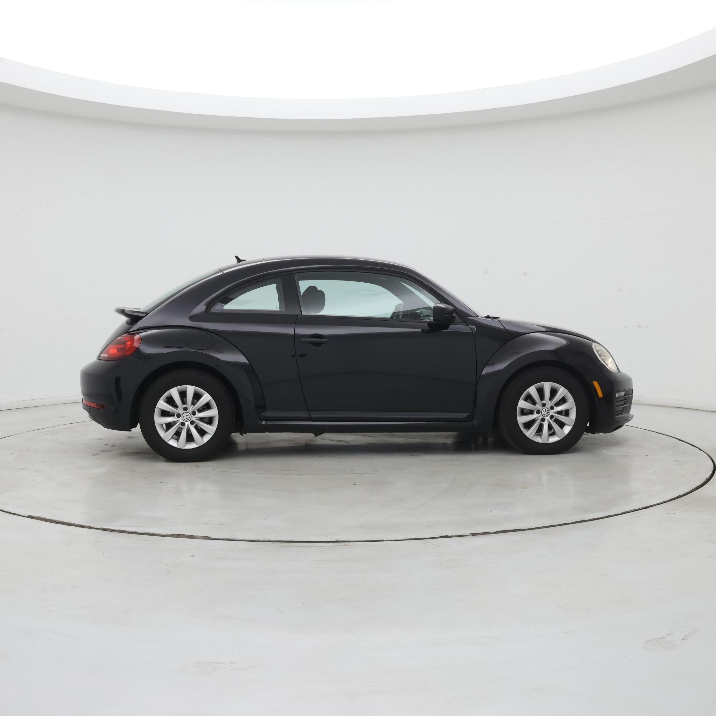 Thumbnail: 2018 Volkswagen Beetle - 7
