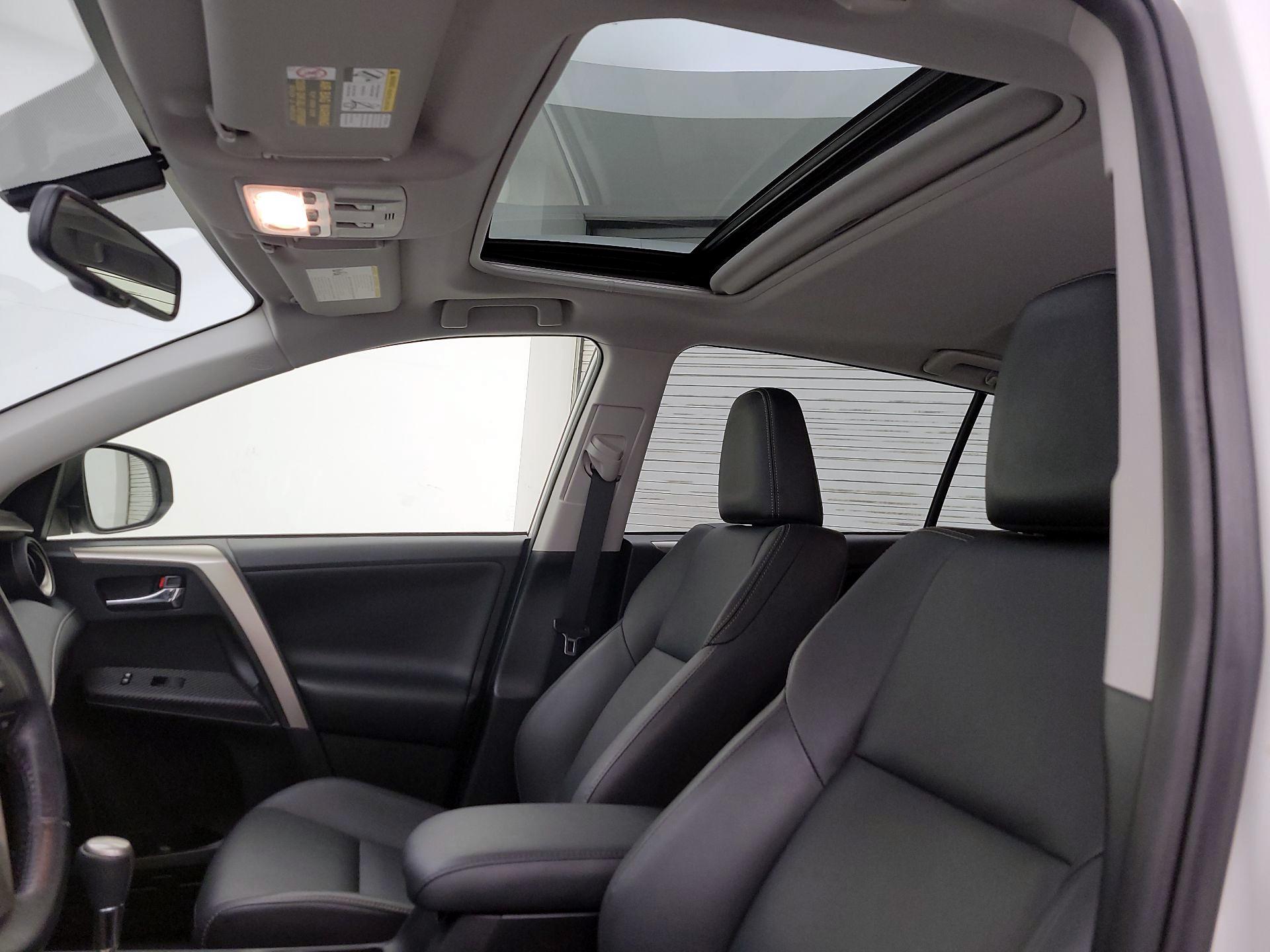 Thumbnail: 2015 Toyota RAV4 - 20