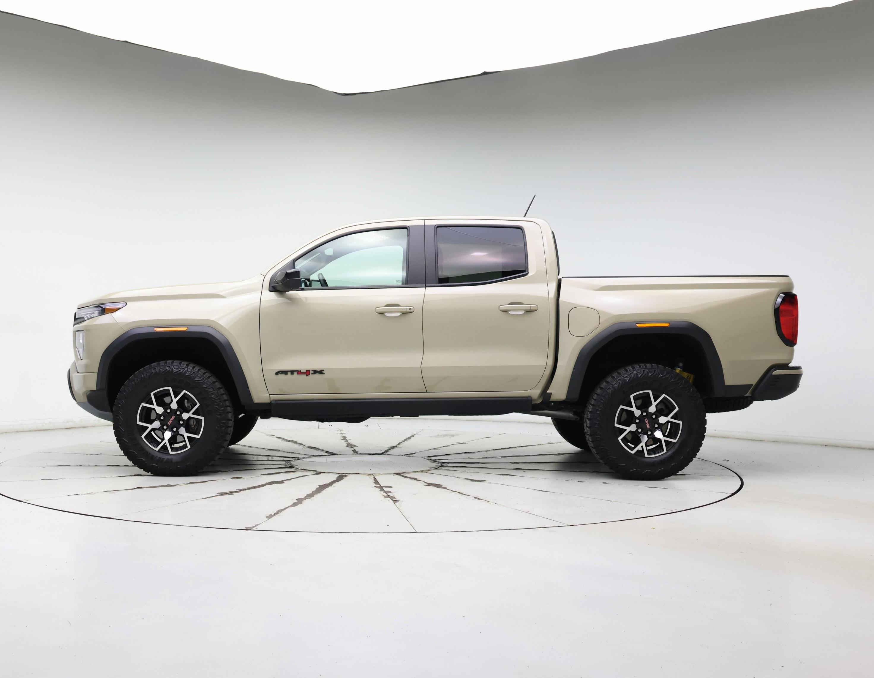 Thumbnail: 2023 GMC Canyon - 3