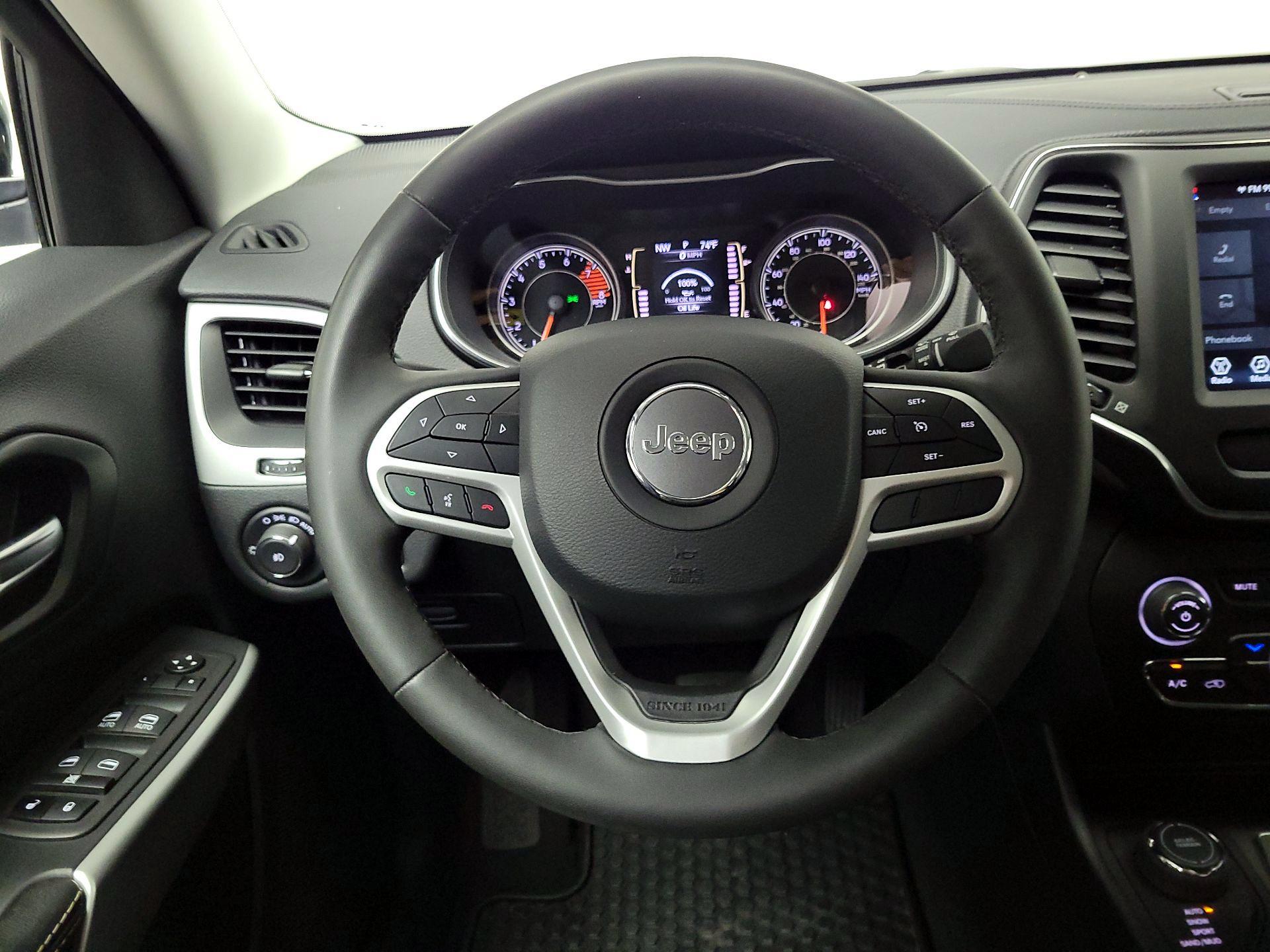 Thumbnail: 2022 Jeep Cherokee - 10