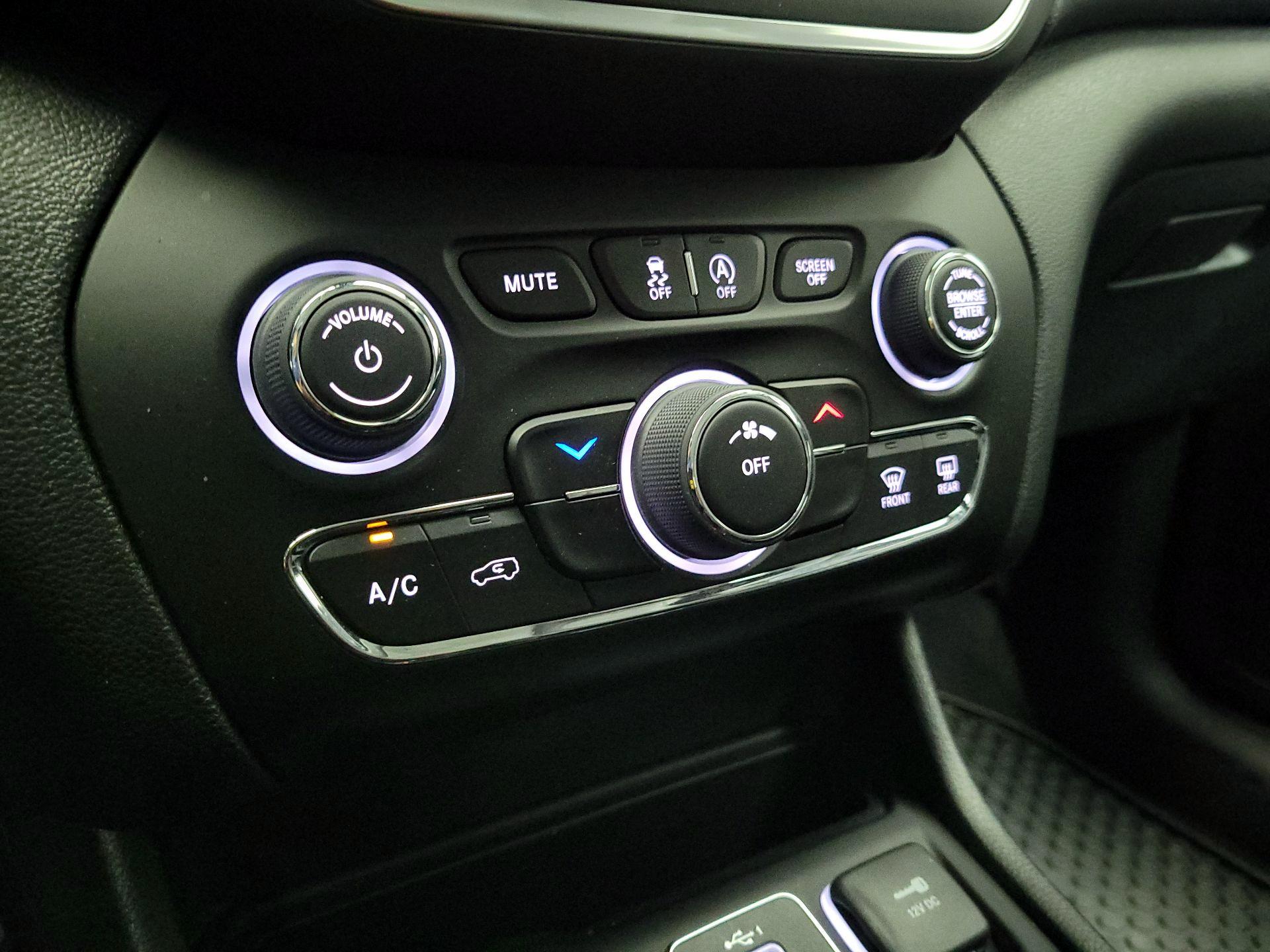 Thumbnail: 2022 Jeep Cherokee - 16