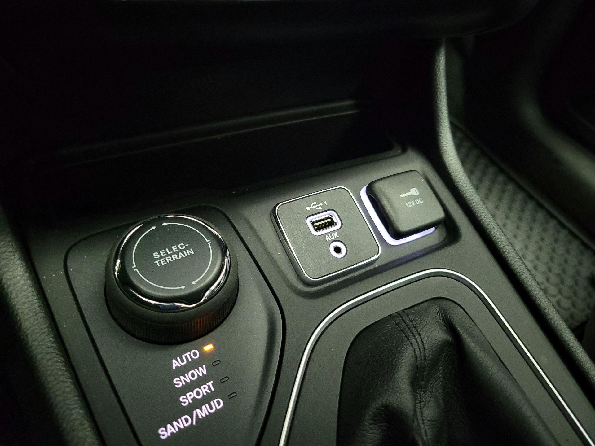 Thumbnail: 2022 Jeep Cherokee - 18