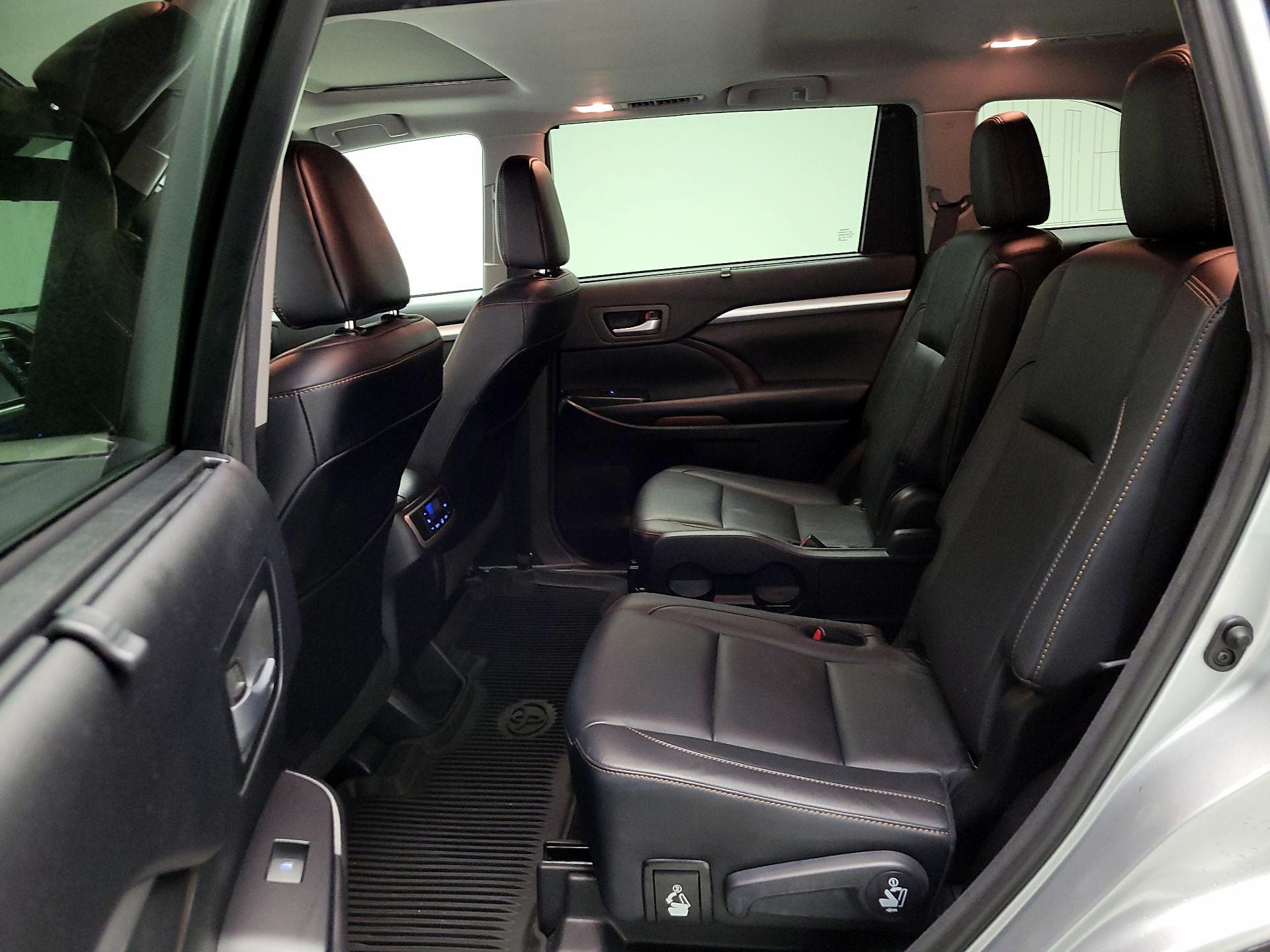 Thumbnail: 2017 Toyota Highlander - 20