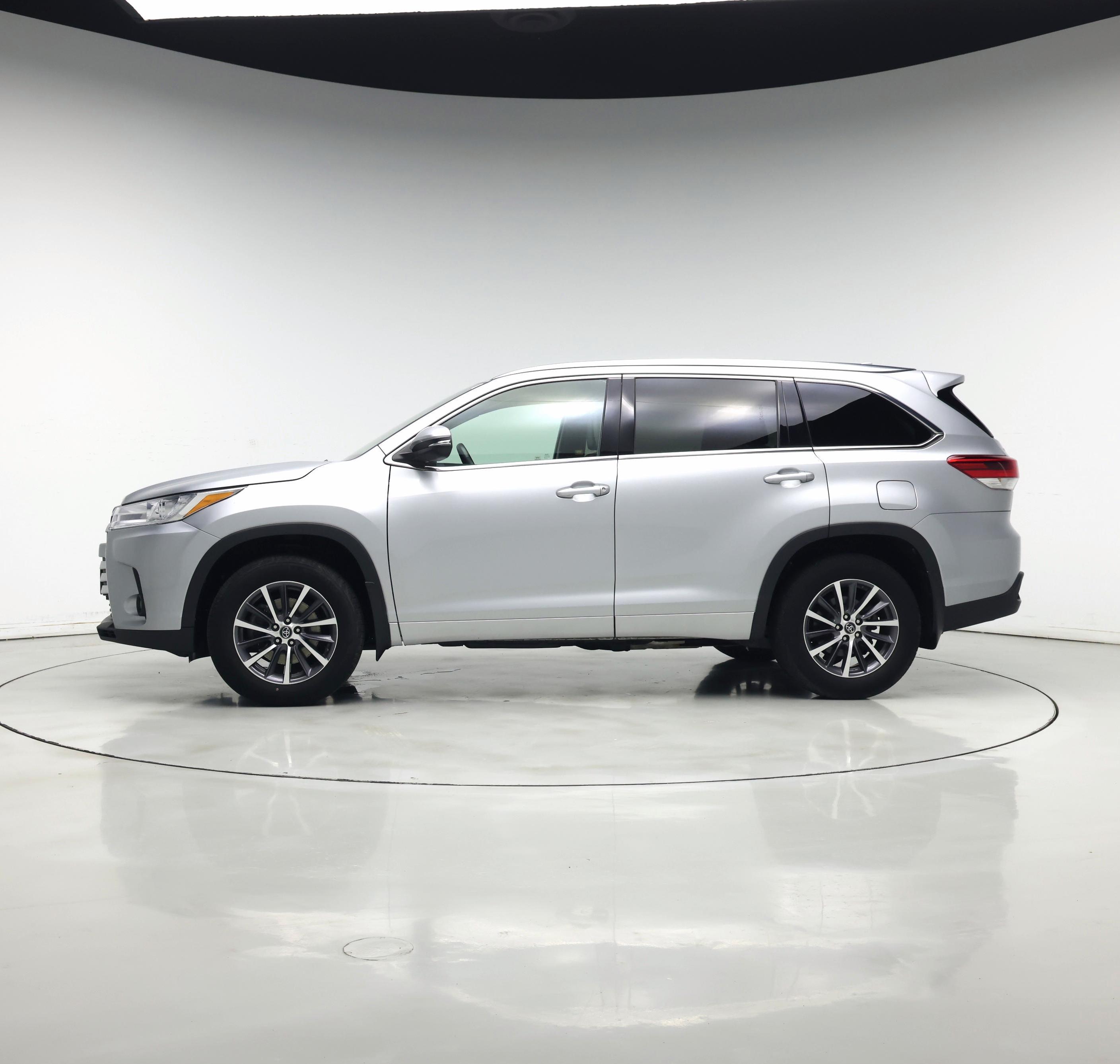 Thumbnail: 2017 Toyota Highlander - 3