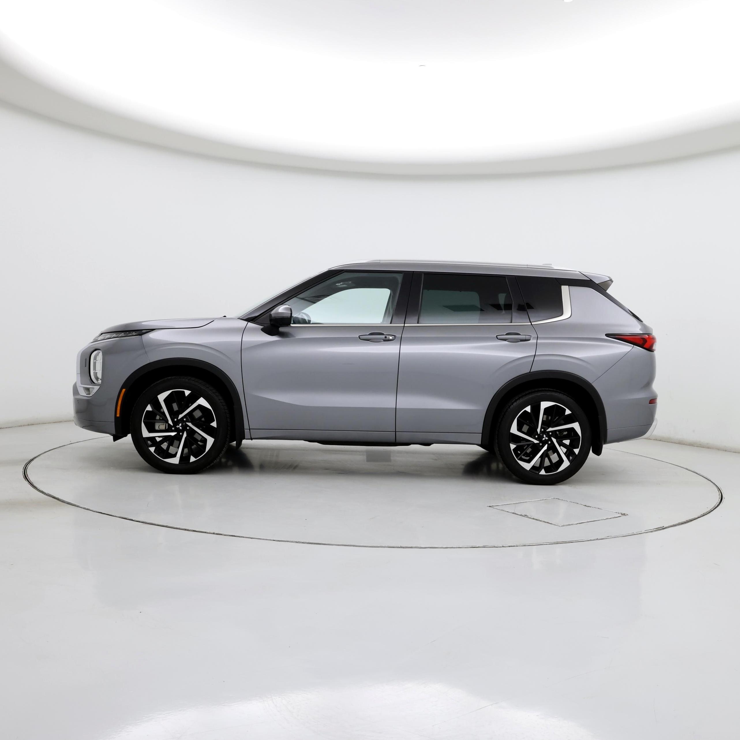 Thumbnail: 2022 Mitsubishi Outlander - 3