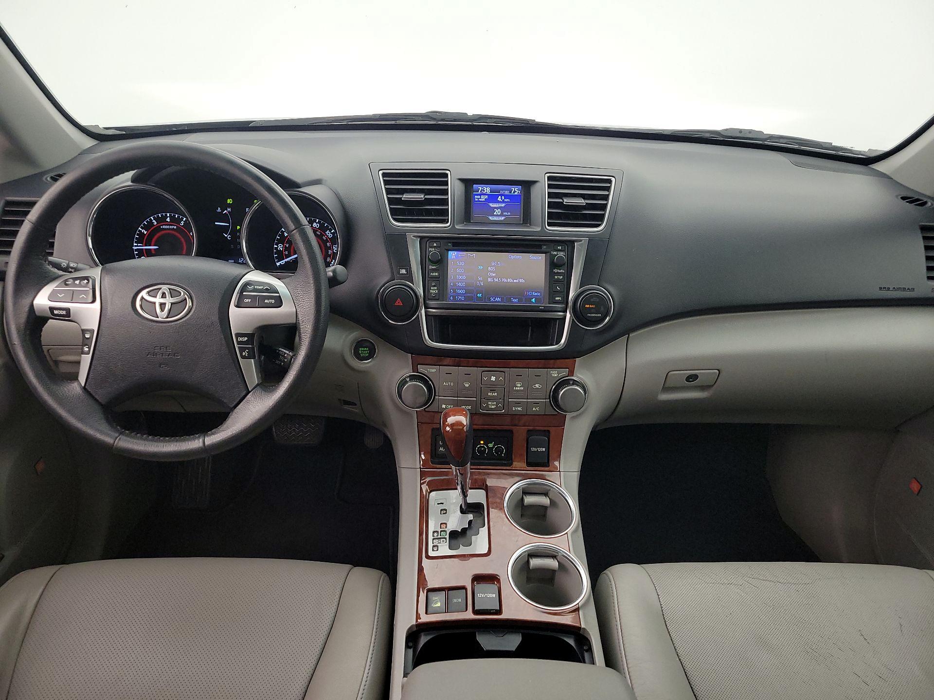 Thumbnail: 2013 Toyota Highlander - 9