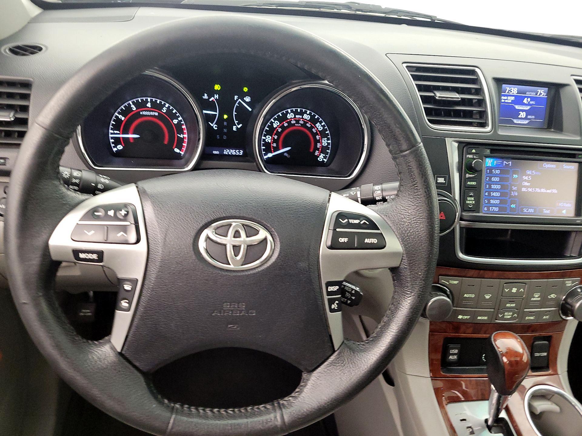 Thumbnail: 2013 Toyota Highlander - 10