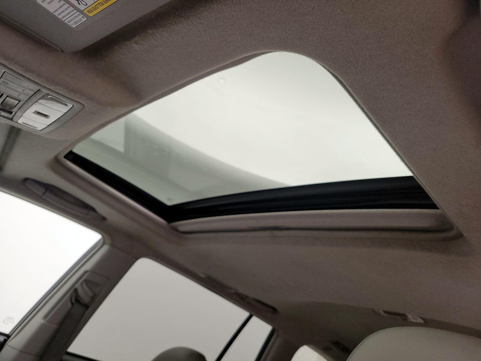 Thumbnail: 2013 Toyota Highlander - 19