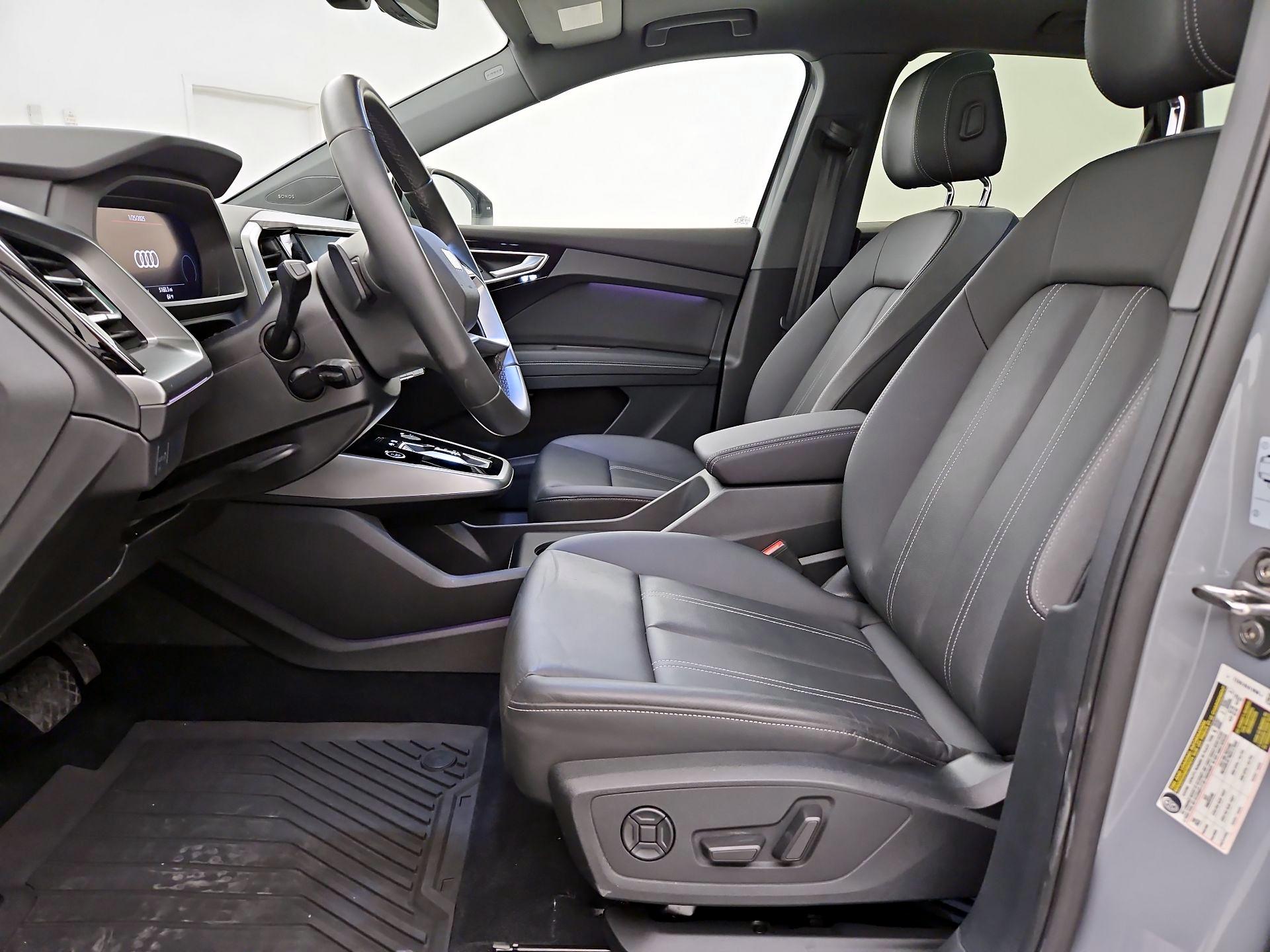 Thumbnail: 2022 Audi Q4 e-tron - 11