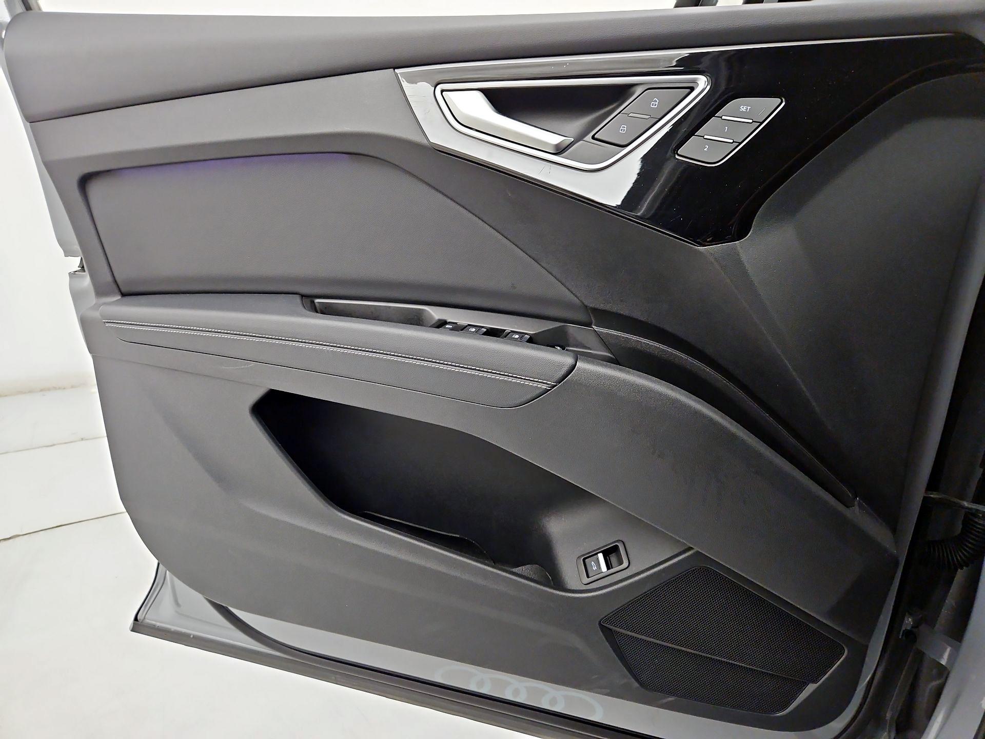 Thumbnail: 2022 Audi Q4 e-tron - 12