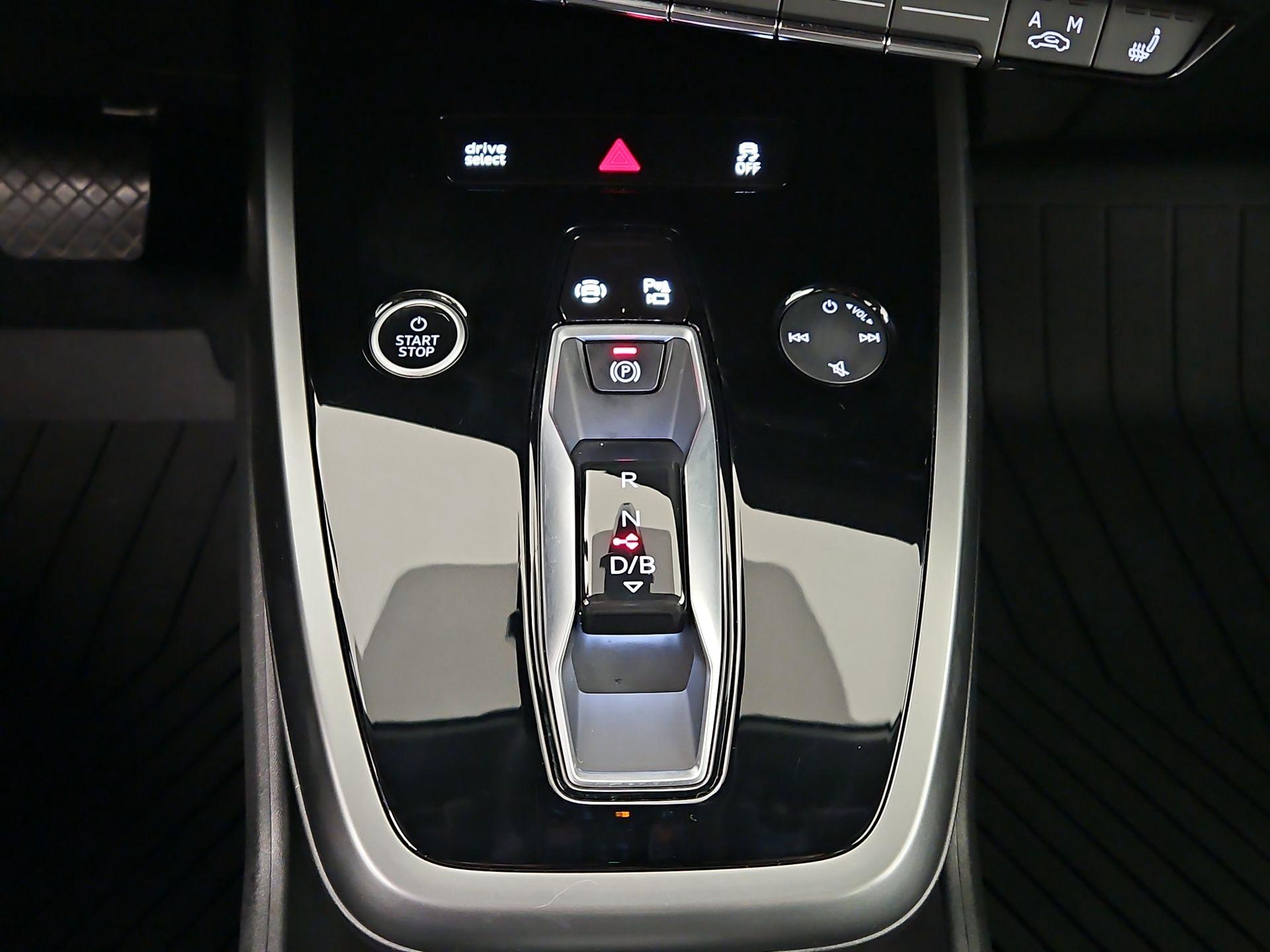 Thumbnail: 2022 Audi Q4 e-tron - 18