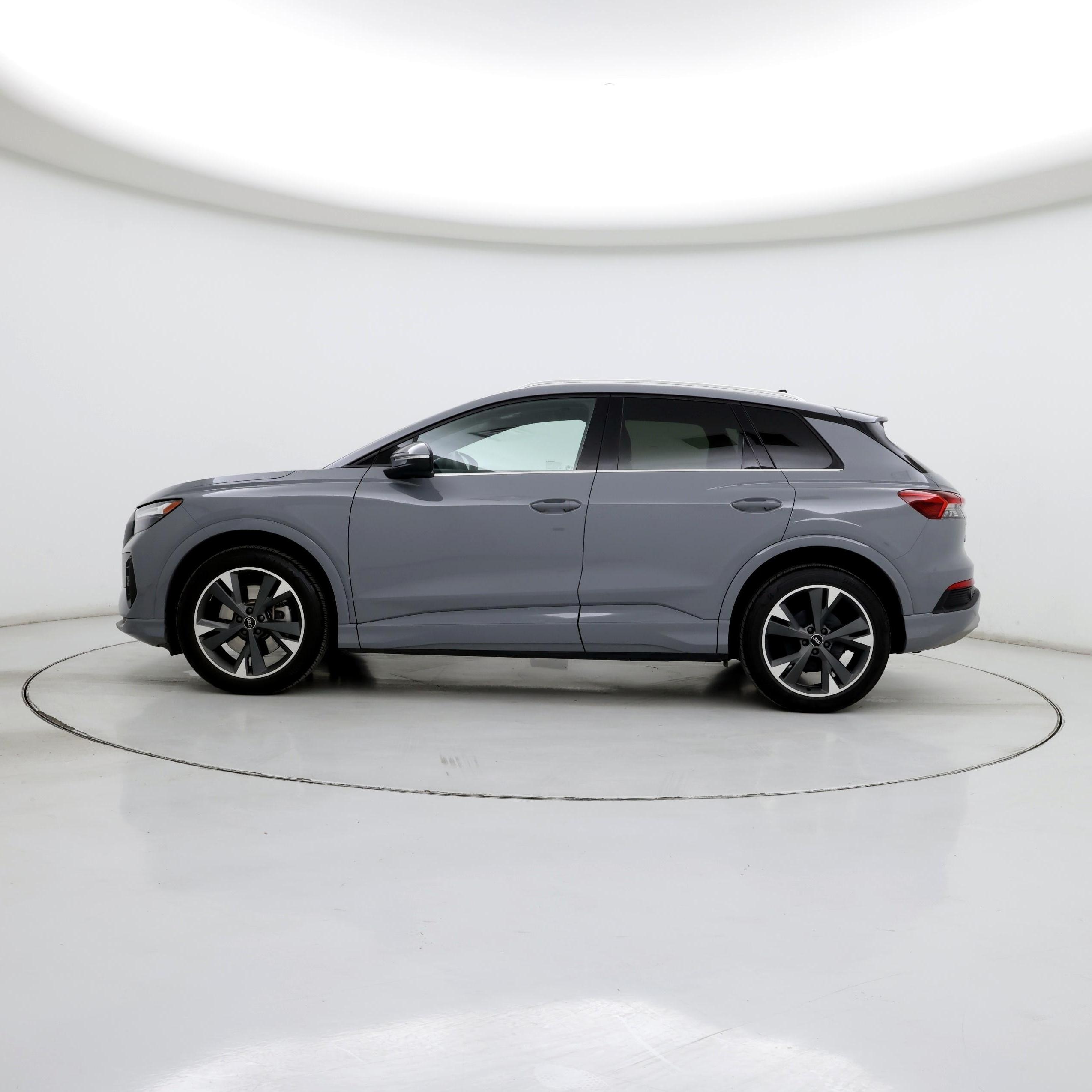 Thumbnail: 2022 Audi Q4 e-tron - 3