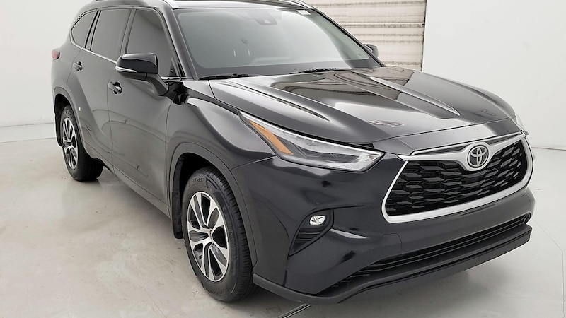 2021 Toyota Highlander XLE Hero Image