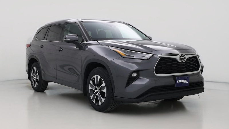 2022 Toyota Highlander XLE Hero Image