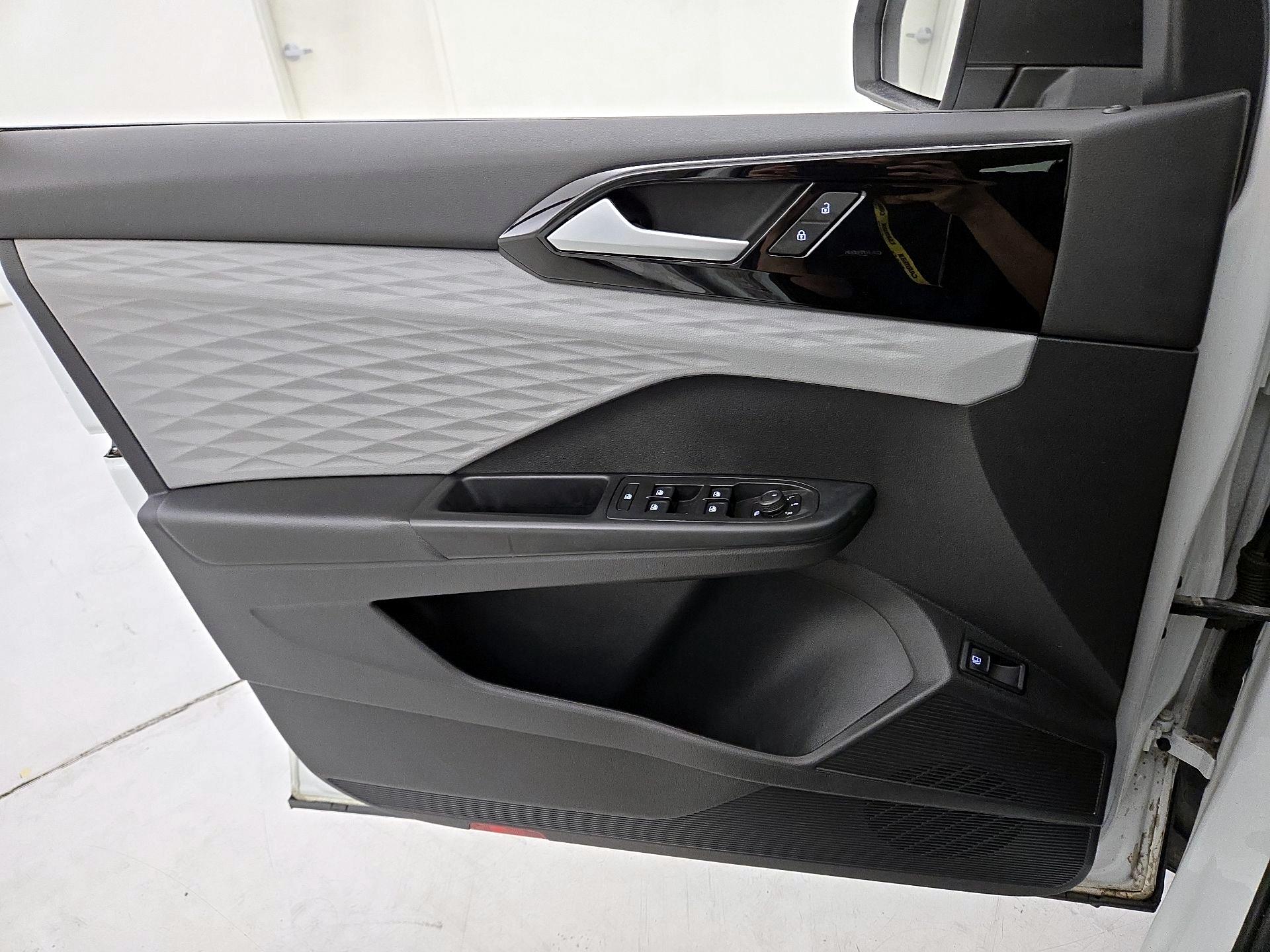 Thumbnail: 2022 Volkswagen Taos - 10