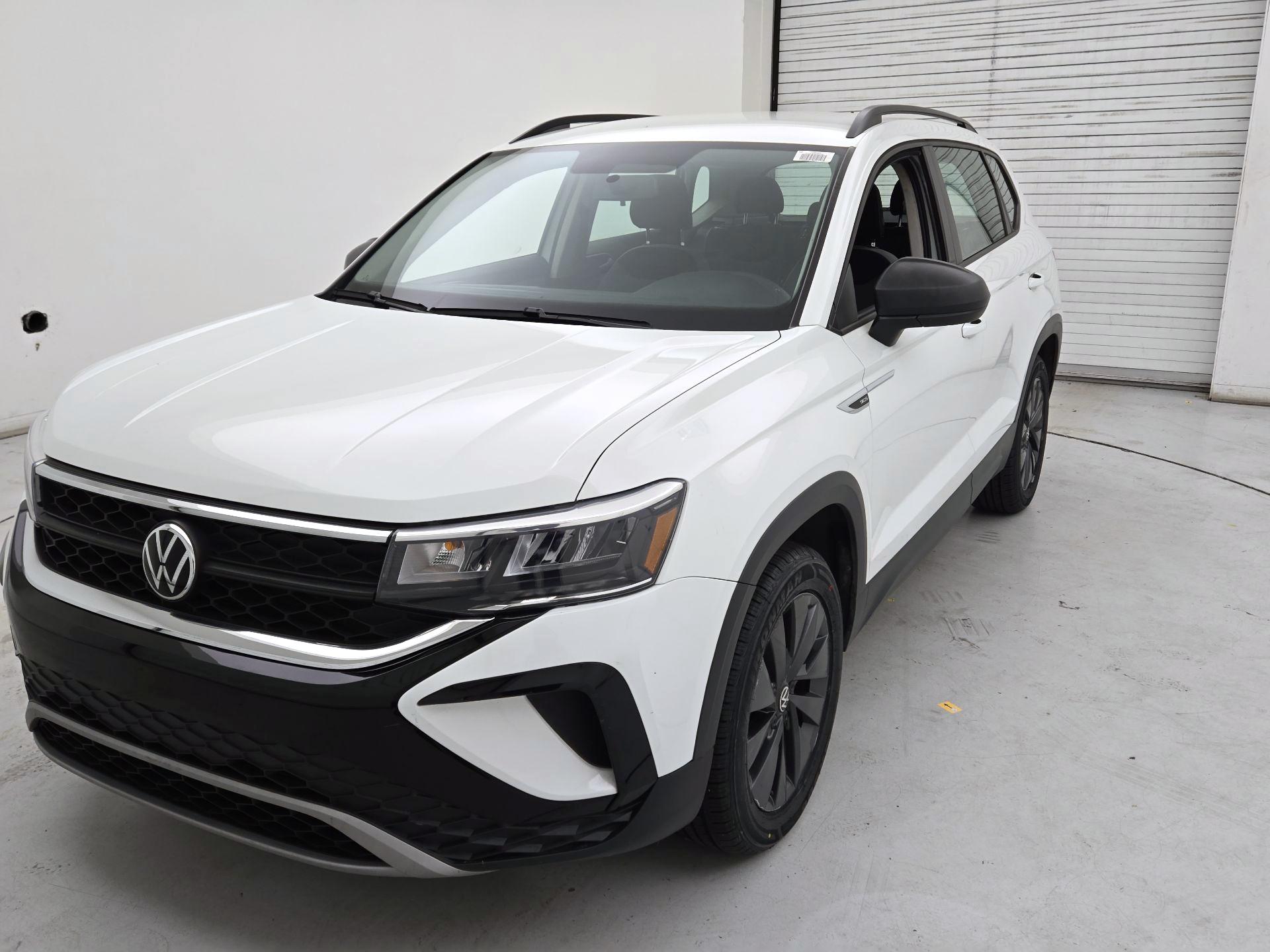 Thumbnail: 2022 Volkswagen Taos - 3