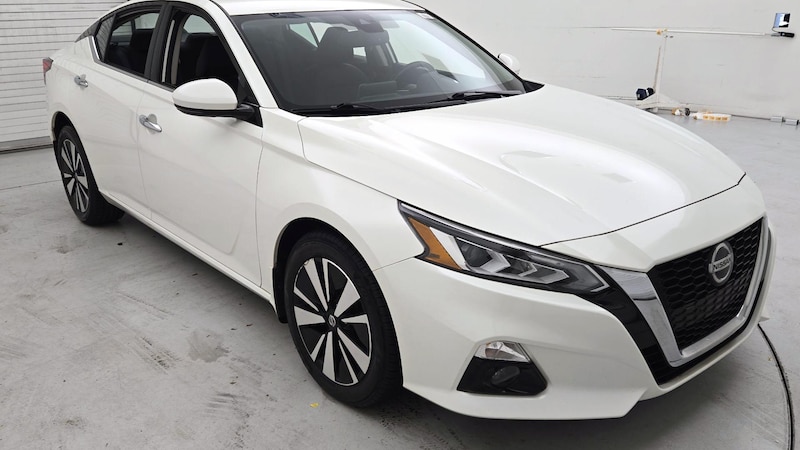 2019 Nissan Altima SV Hero Image