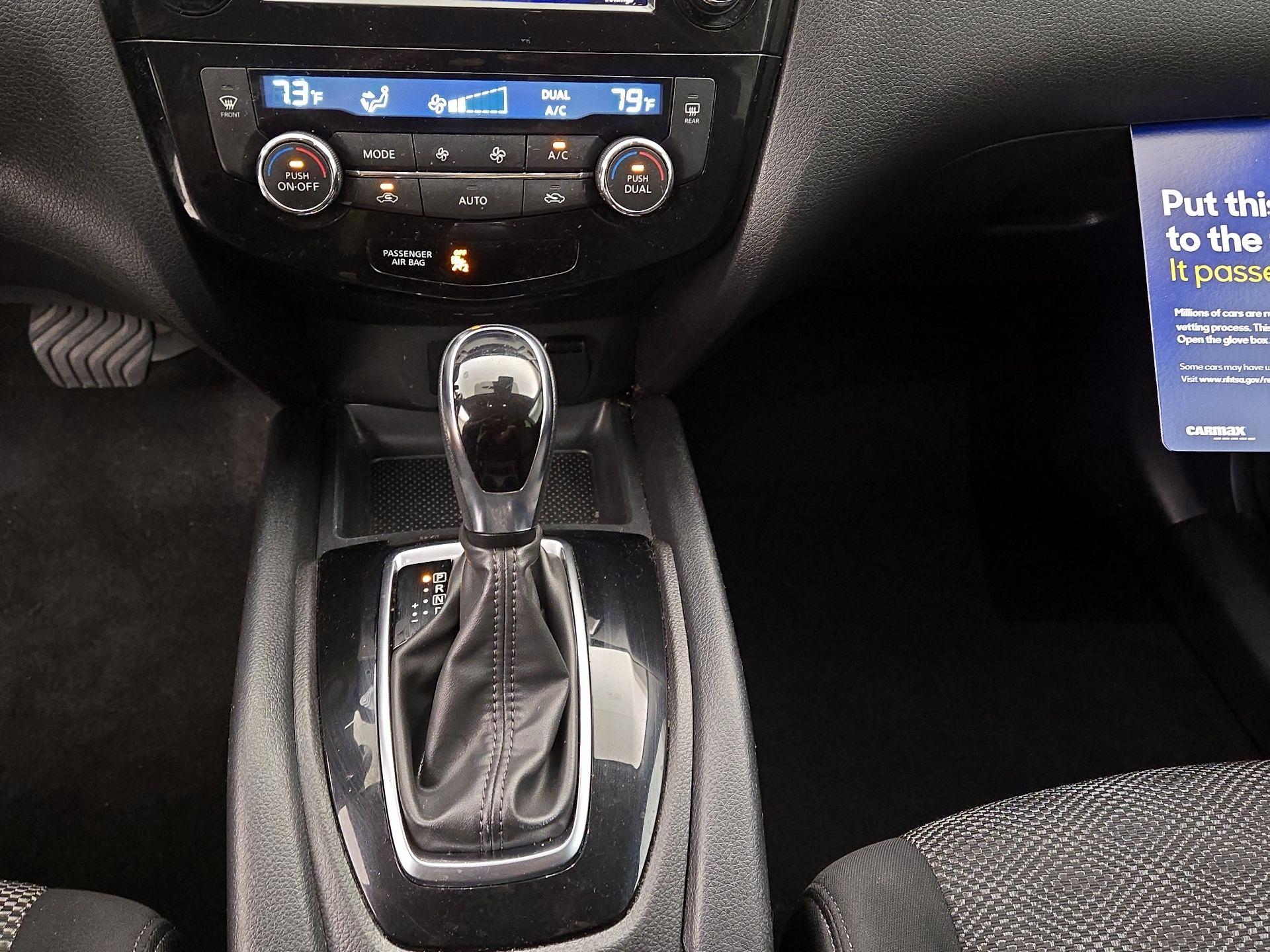 Thumbnail: 2021 Nissan Rogue Sport - 16
