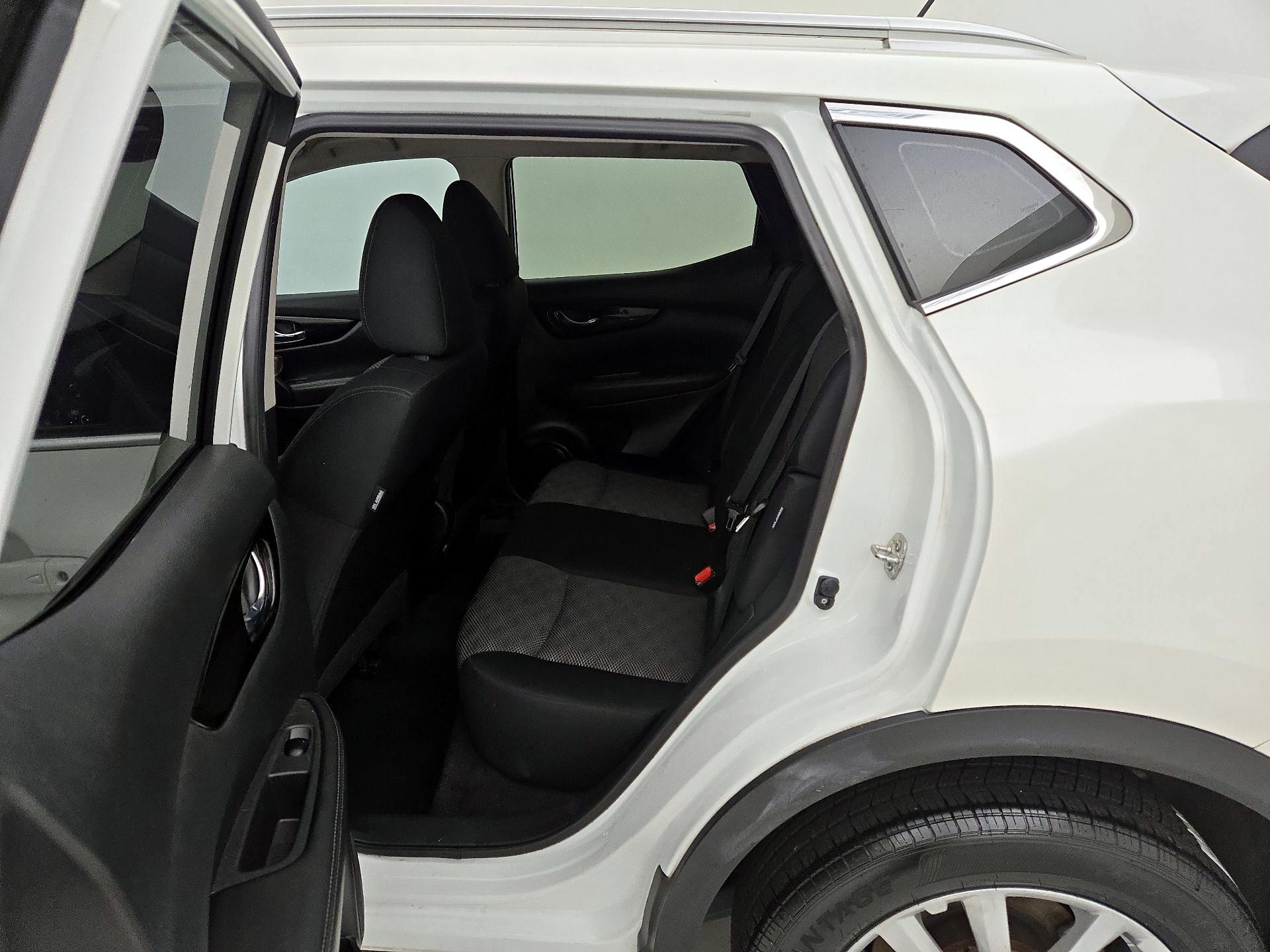 Thumbnail: 2021 Nissan Rogue Sport - 17