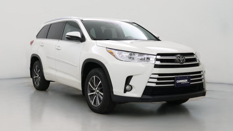 2017 Toyota Highlander XLE Hero Image
