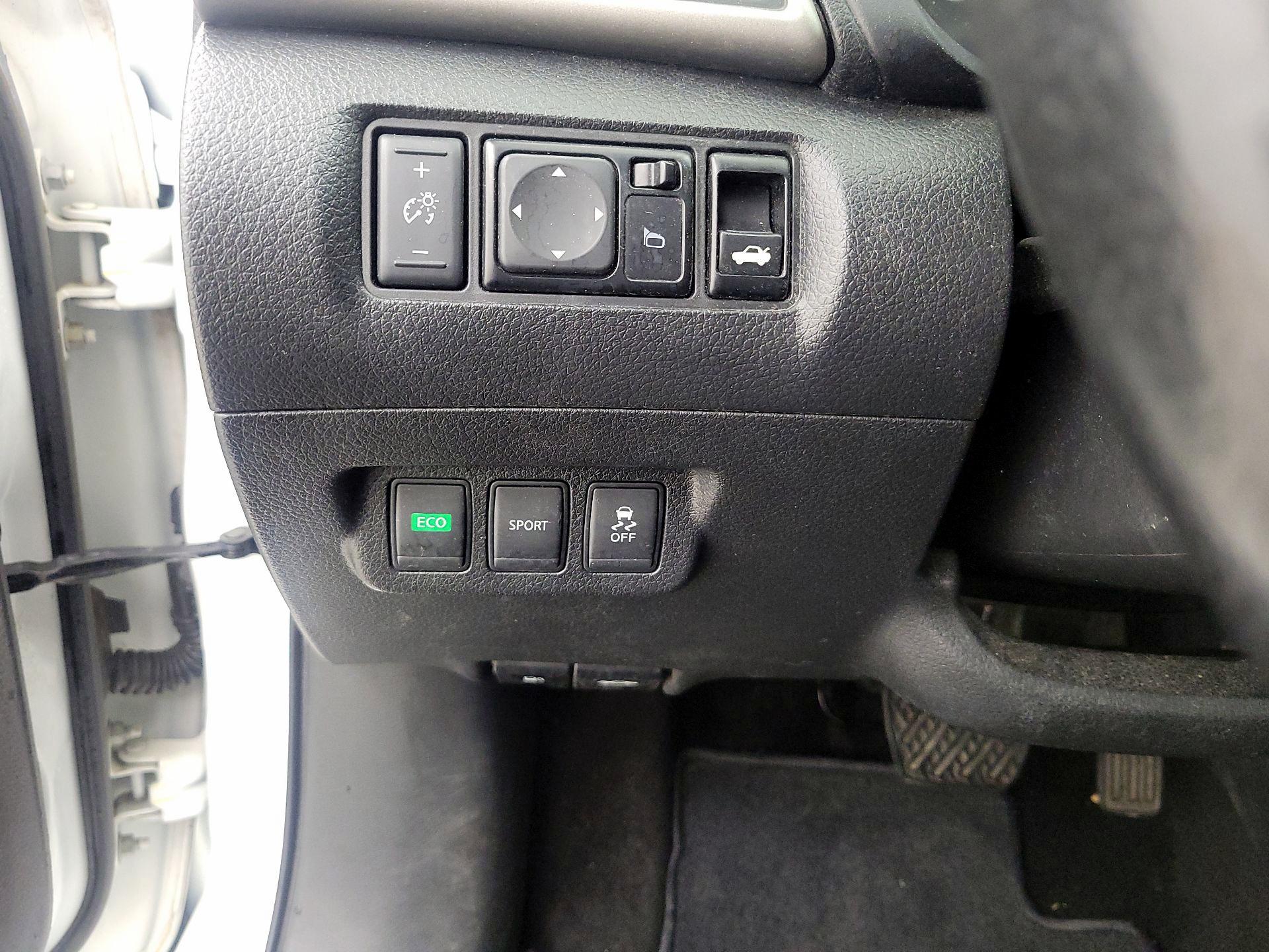 Thumbnail: 2015 Nissan Sentra - 13