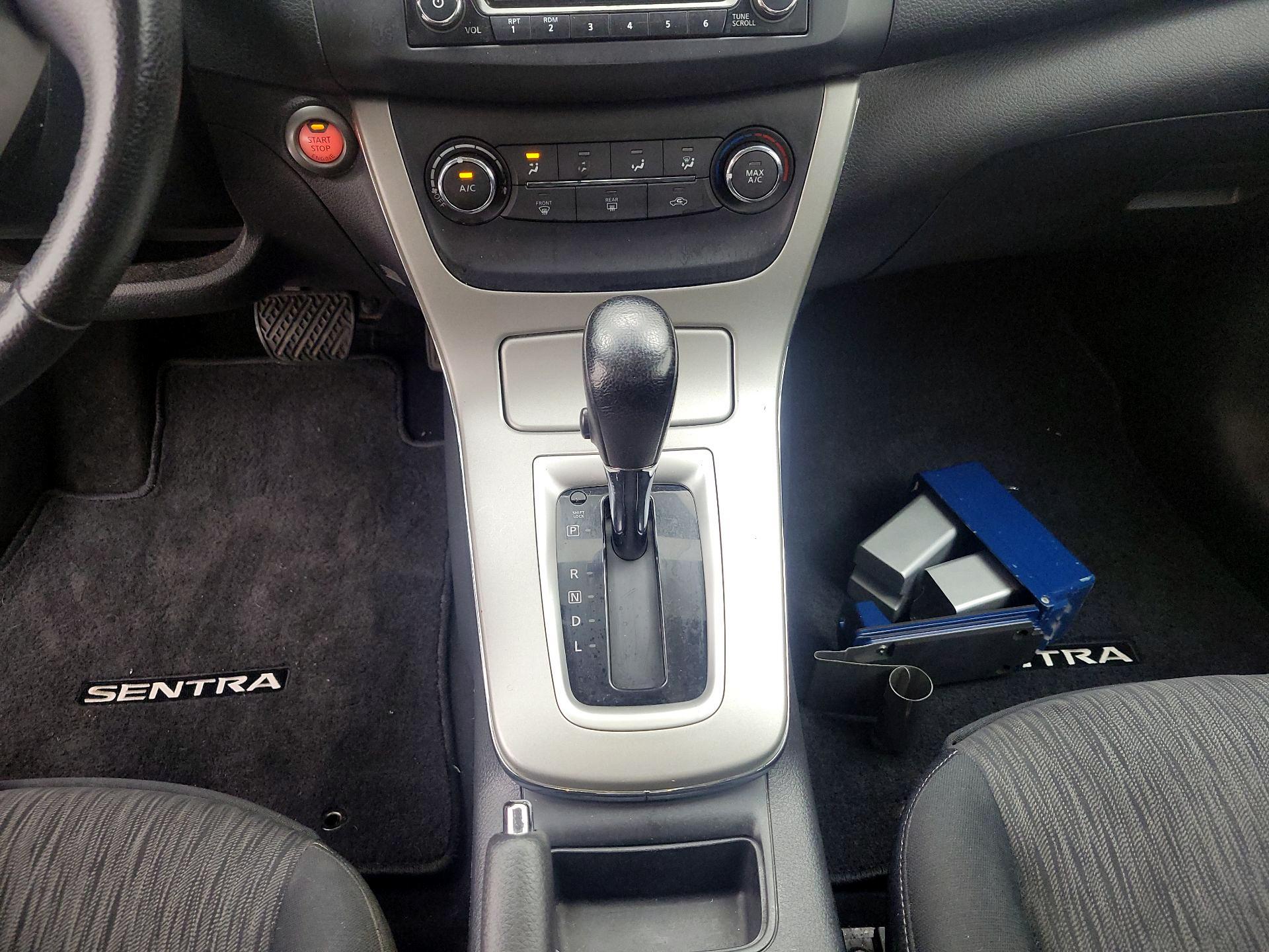Thumbnail: 2015 Nissan Sentra - 17