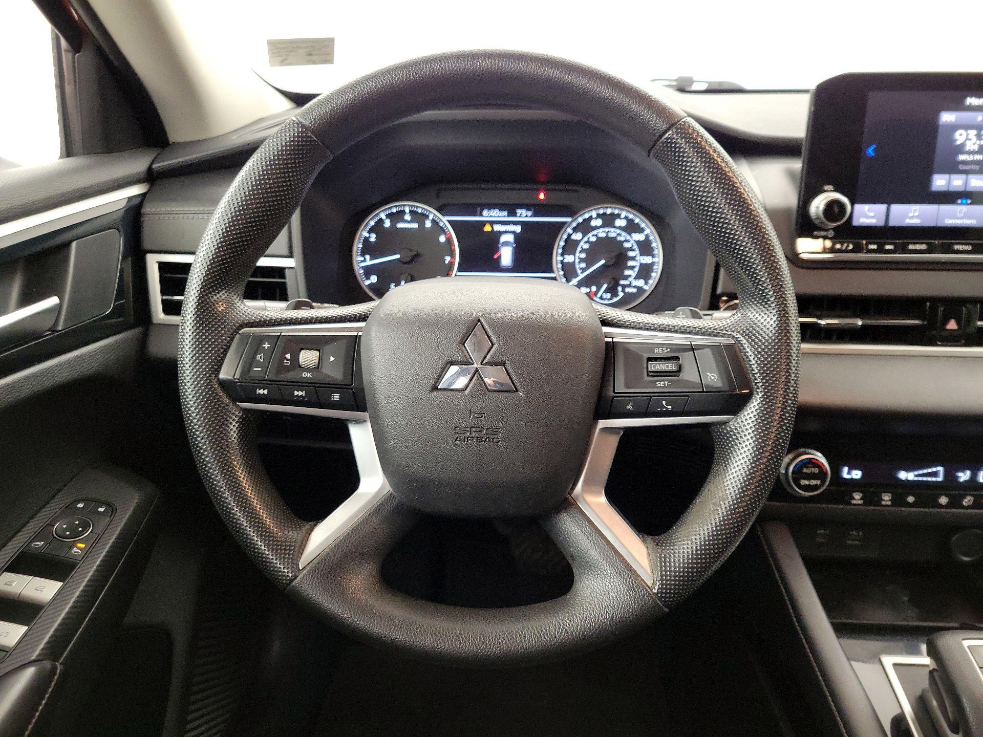 Thumbnail: 2022 Mitsubishi Outlander - 10