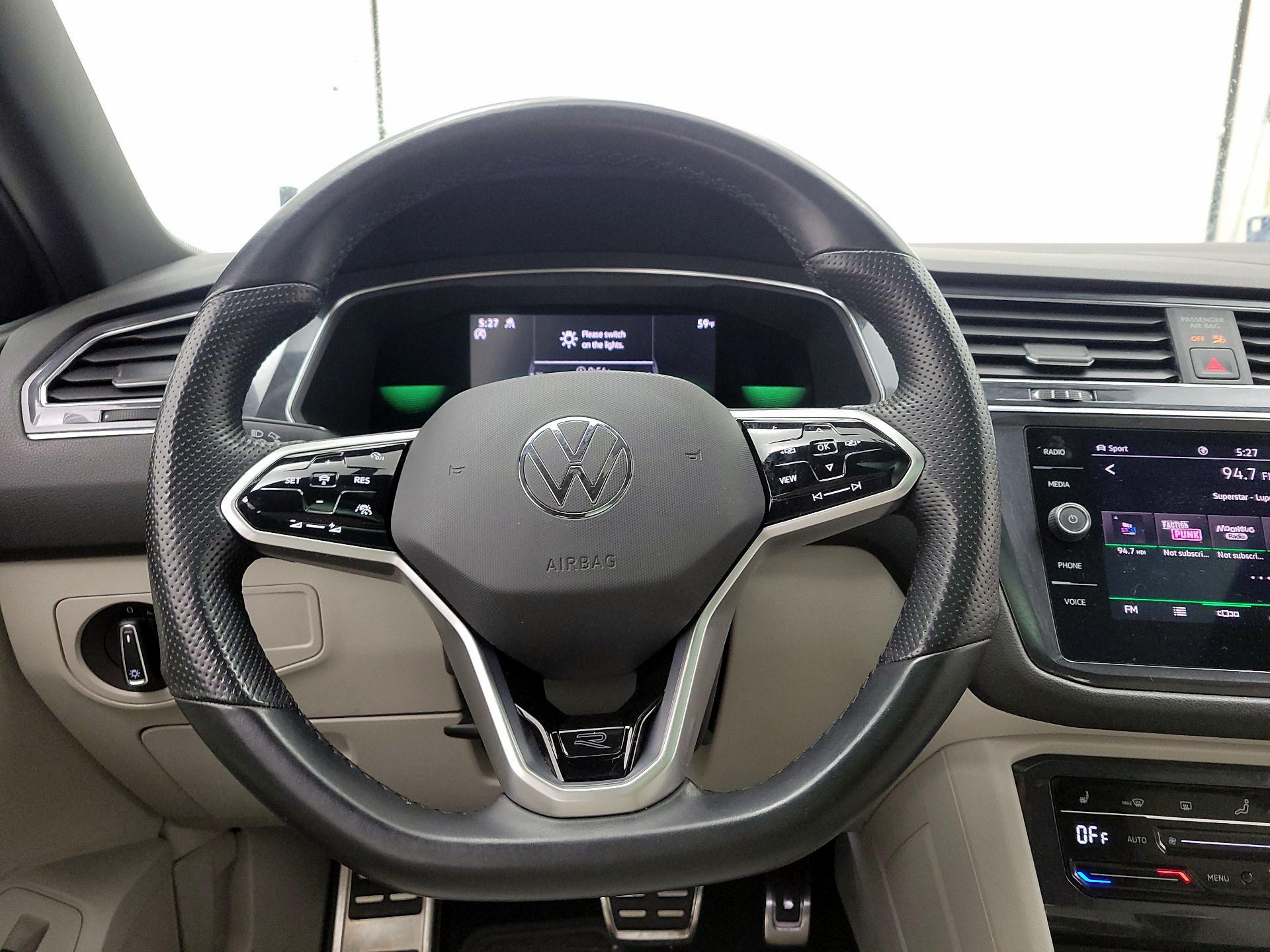 Thumbnail: 2022 Volkswagen Tiguan - 10