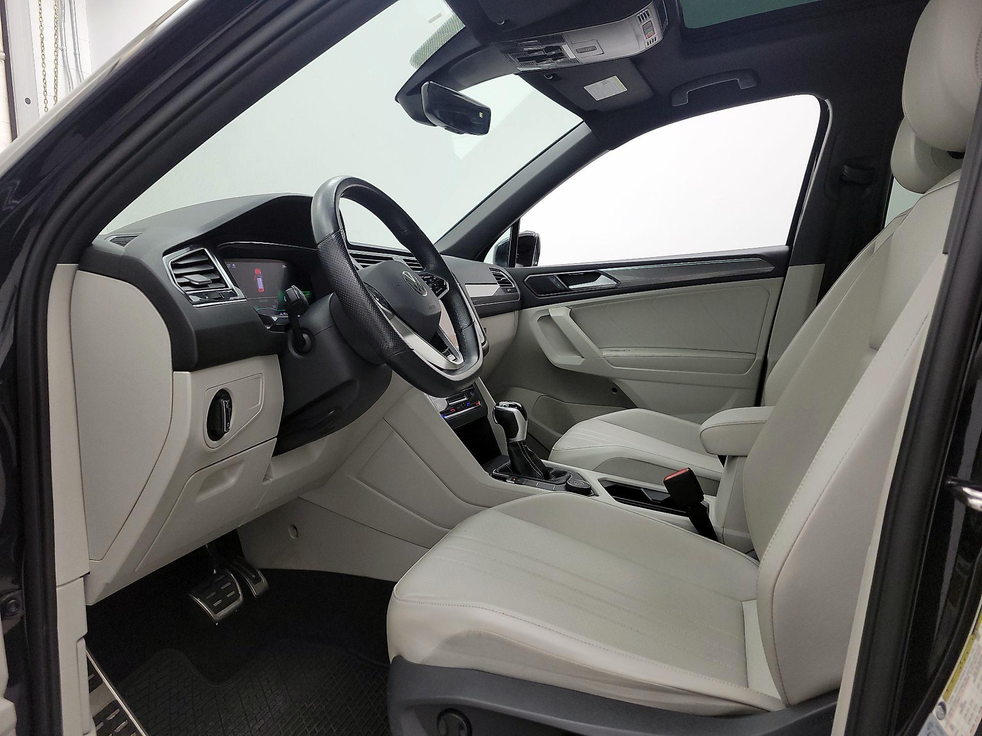 Thumbnail: 2022 Volkswagen Tiguan - 11