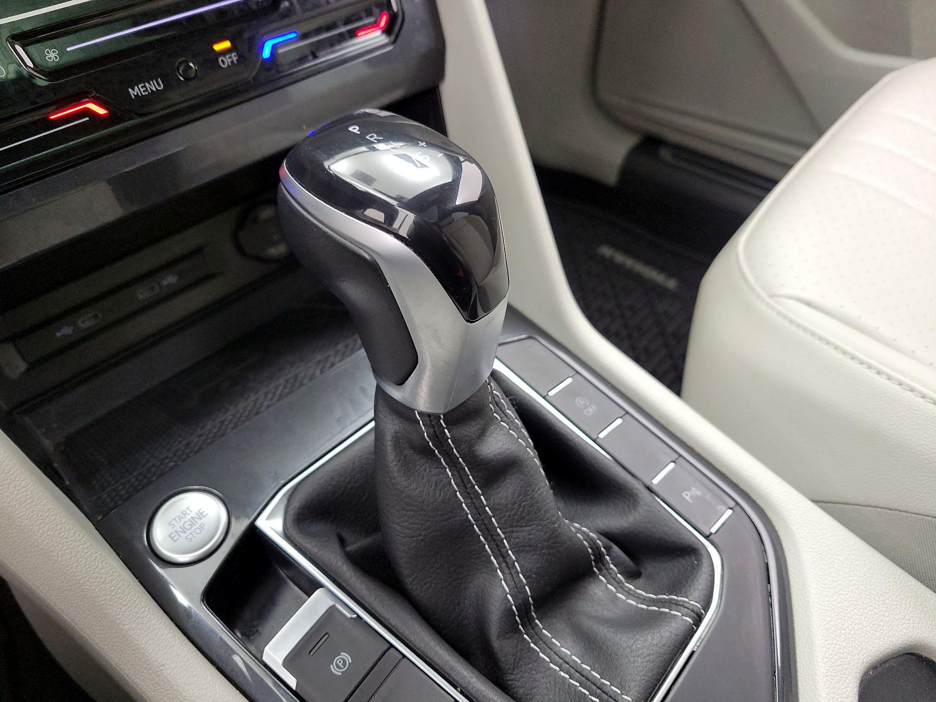 Thumbnail: 2022 Volkswagen Tiguan - 17