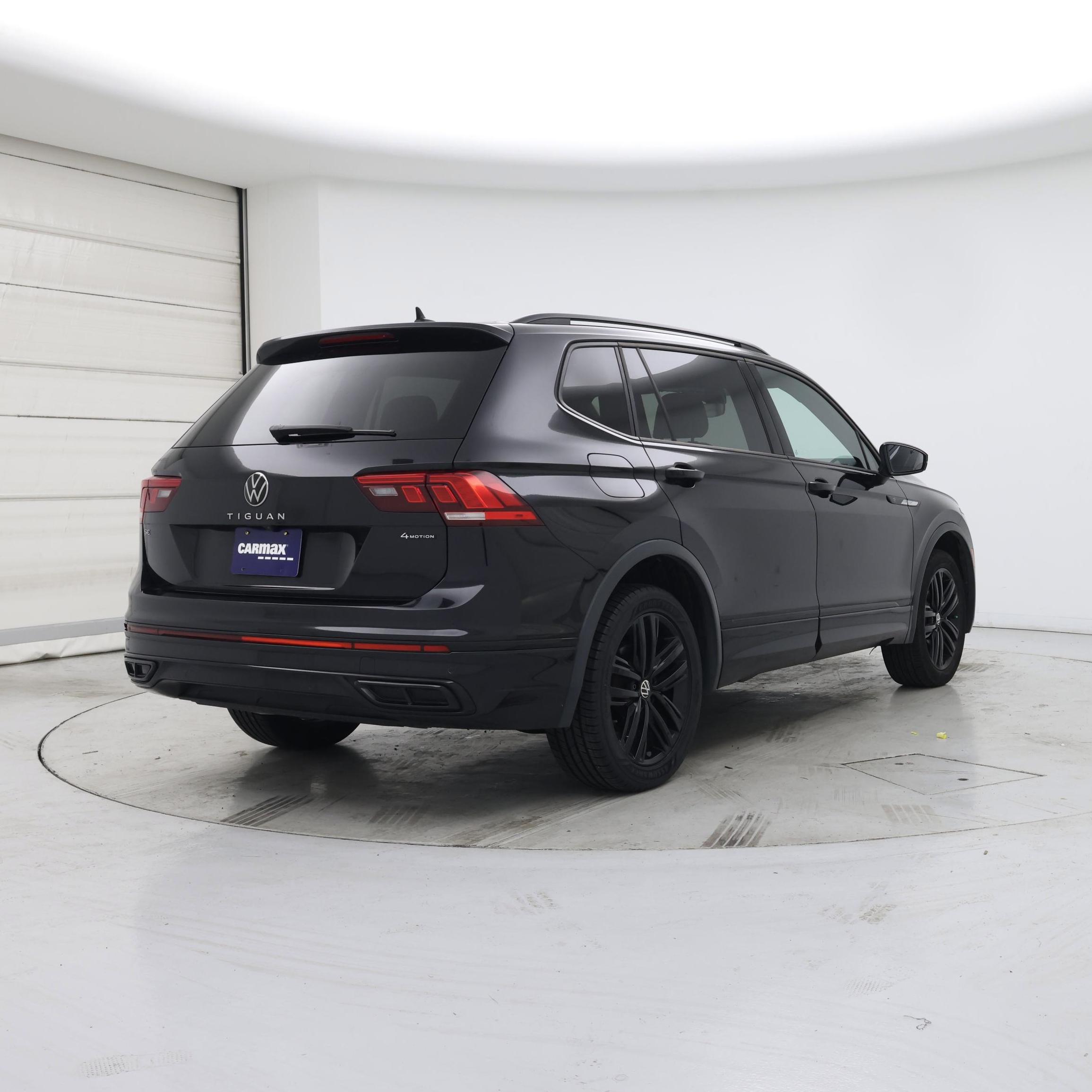 Thumbnail: 2022 Volkswagen Tiguan - 8