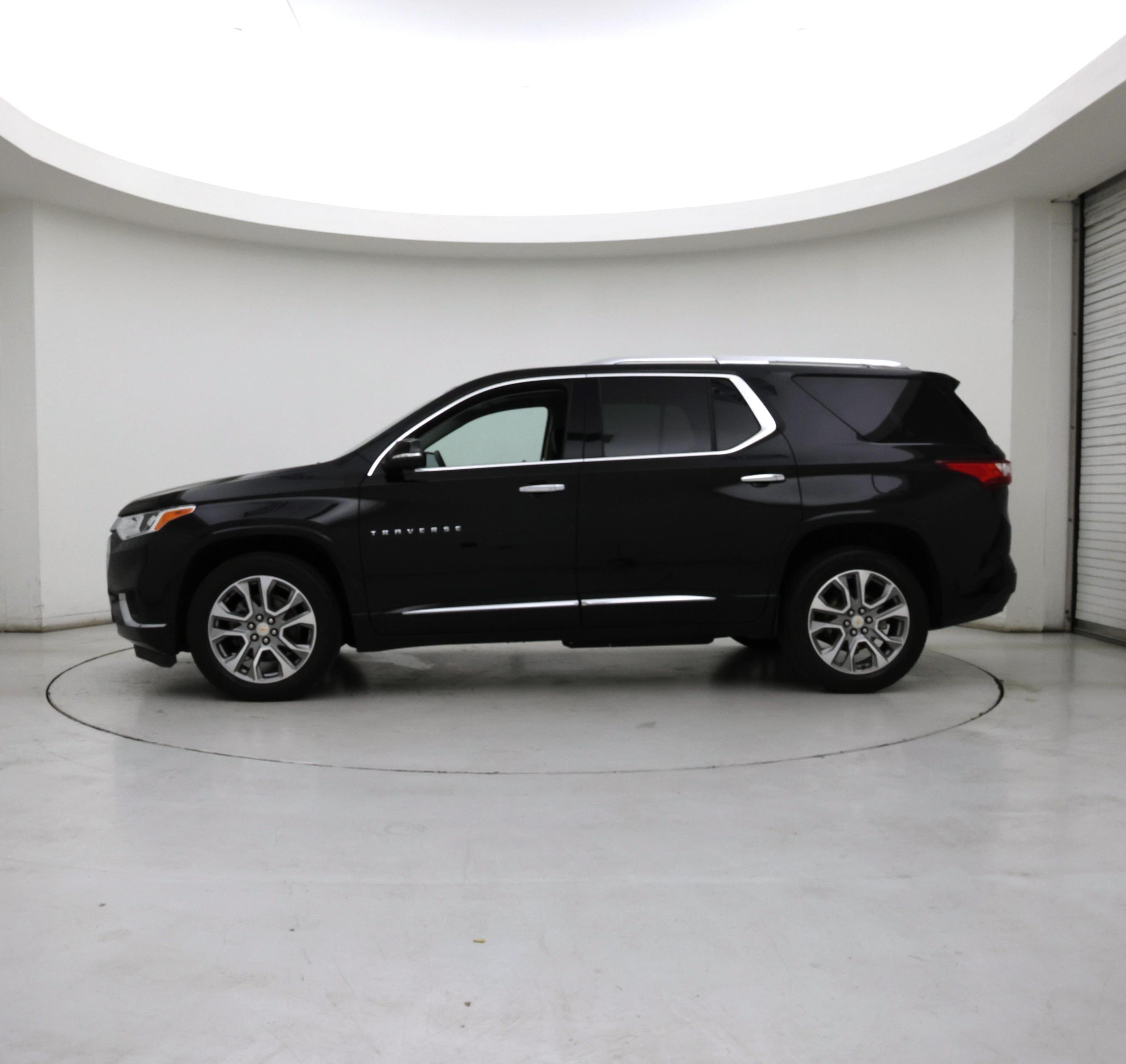 Thumbnail: 2021 Chevrolet Traverse - 3
