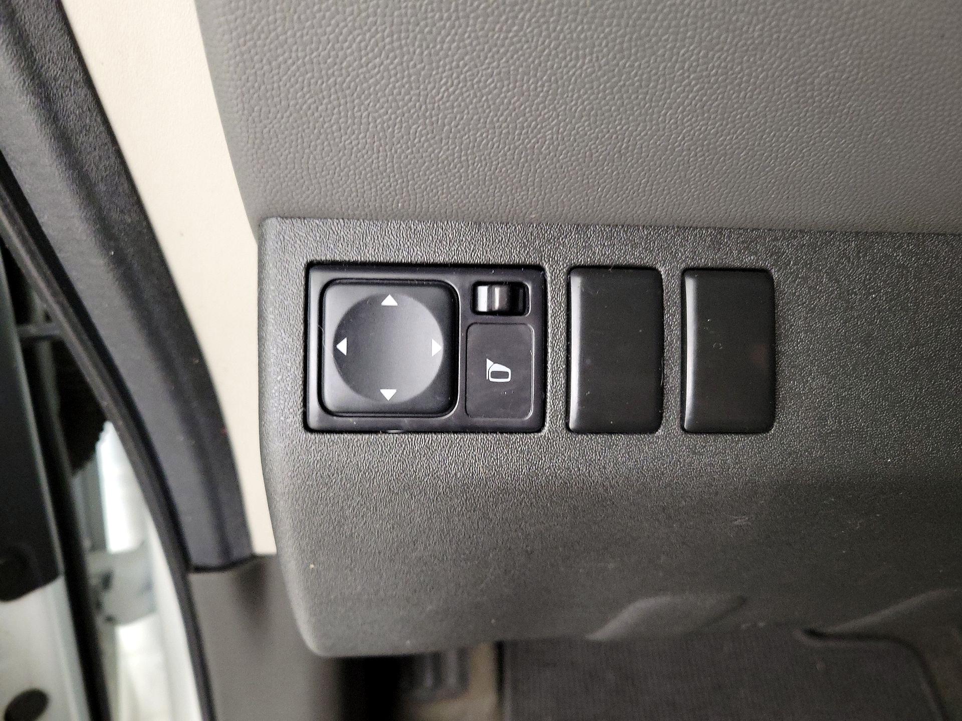 Thumbnail: 2013 Nissan Xterra - 13