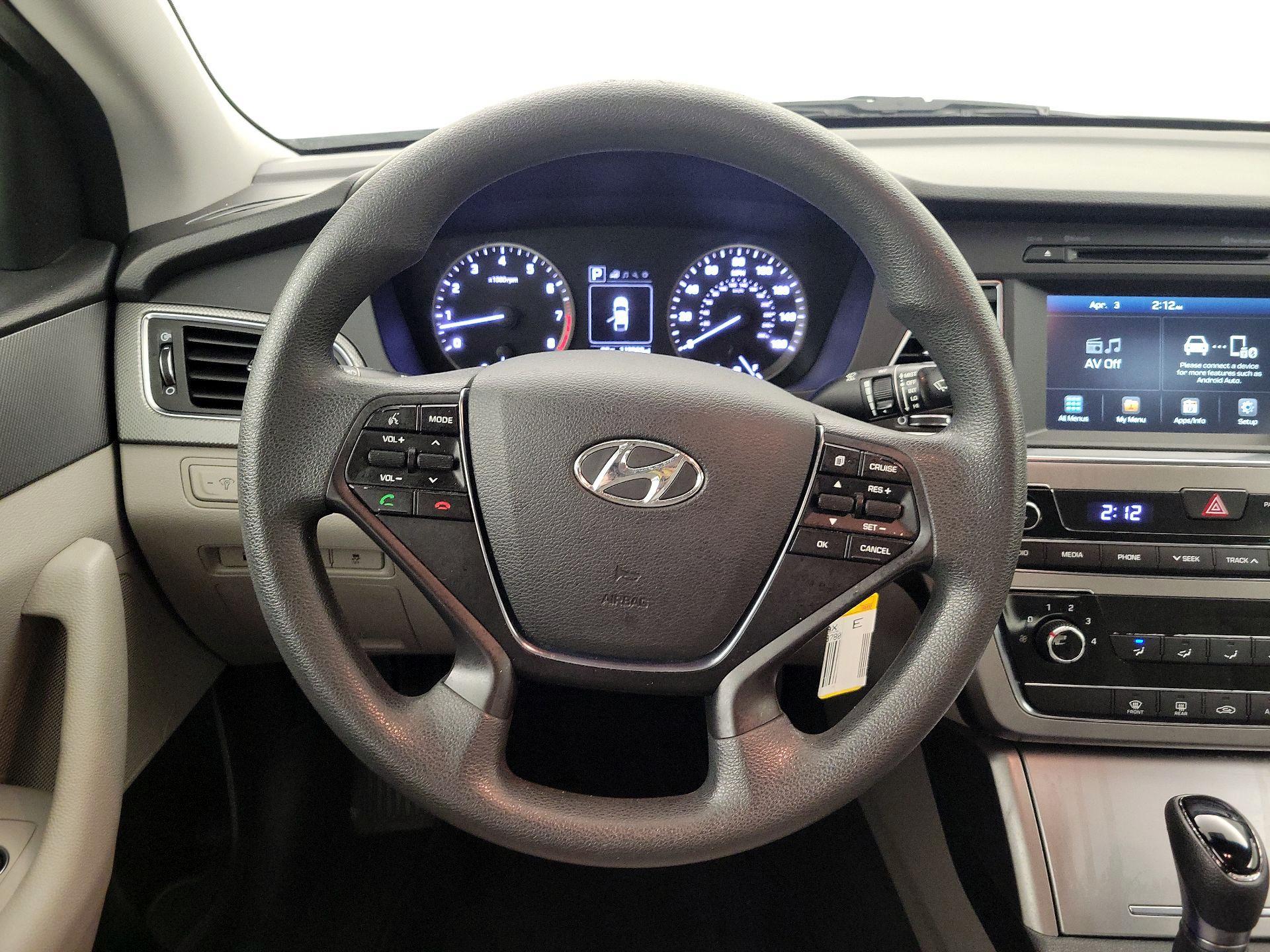 Thumbnail: 2016 Hyundai Sonata - 10