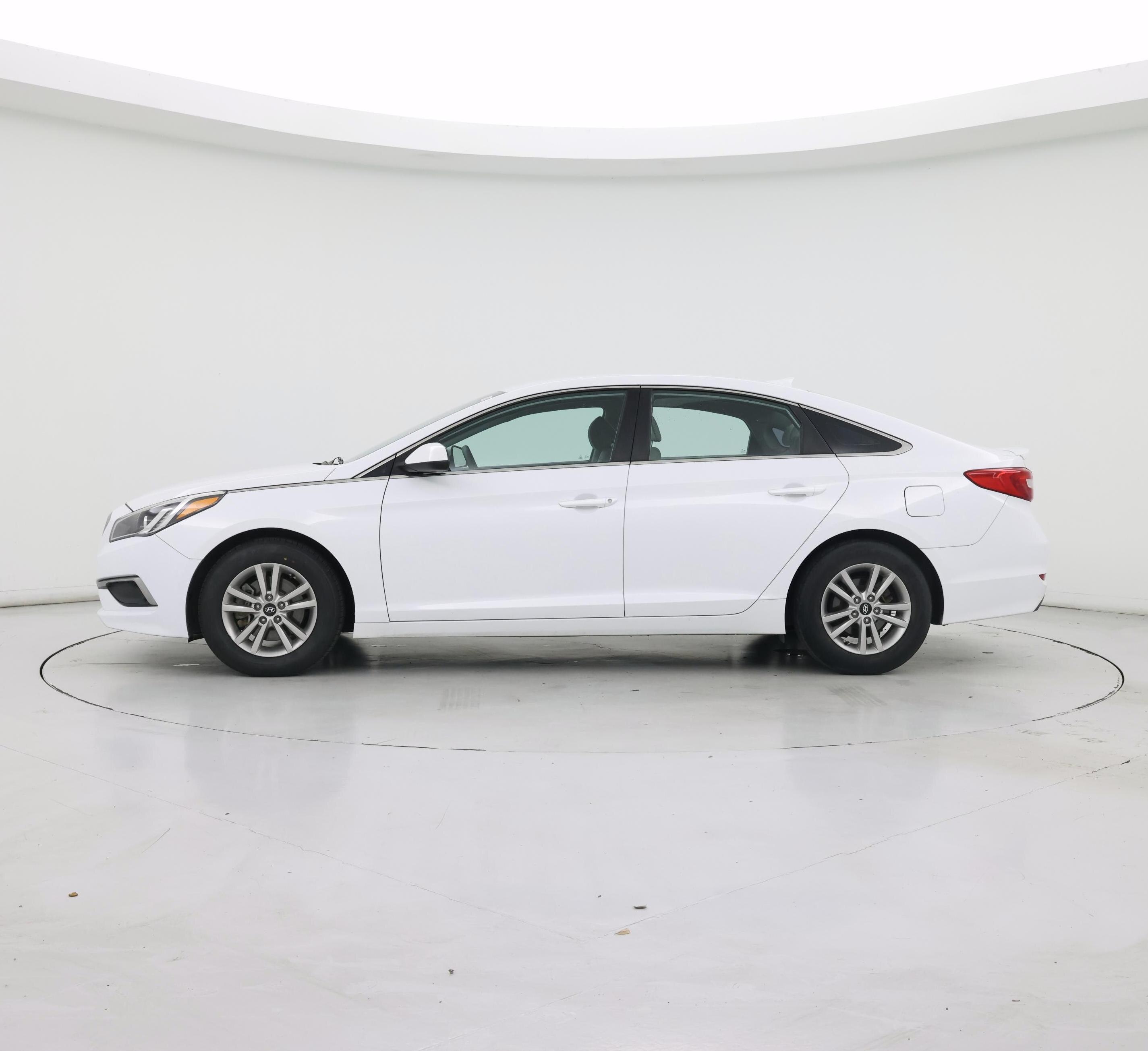 Thumbnail: 2016 Hyundai Sonata - 3