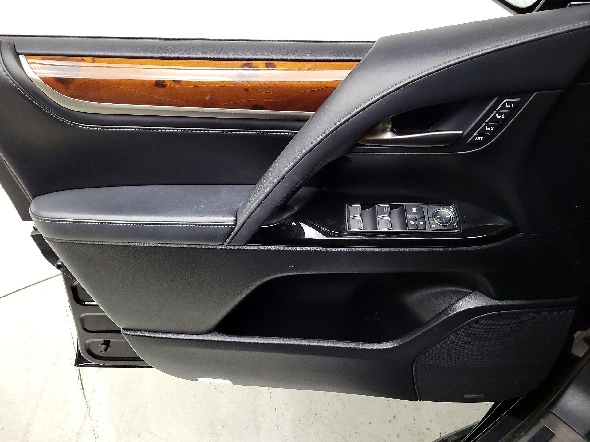 Thumbnail: 2019 Lexus LX - 12
